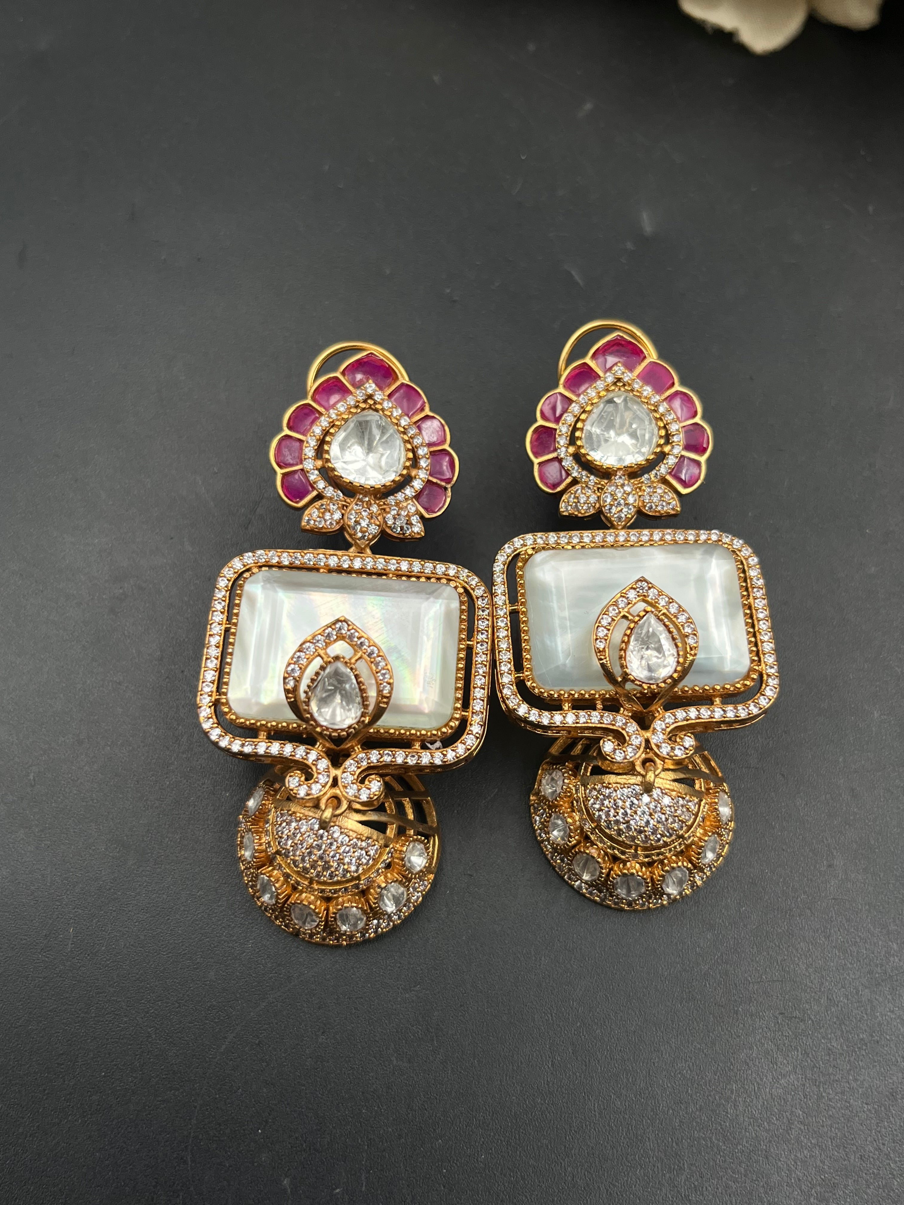 NITA EARRING