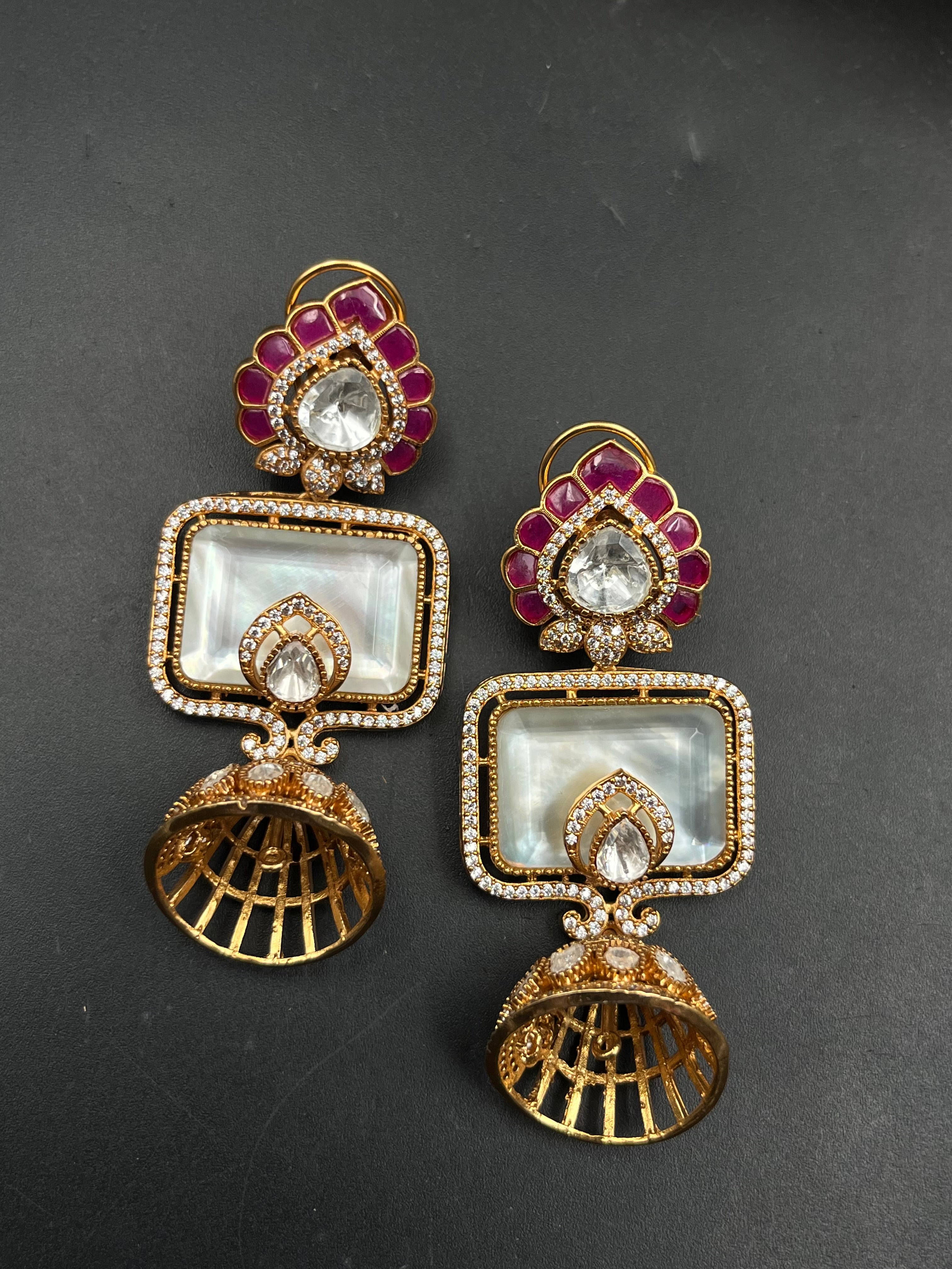NITA EARRING
