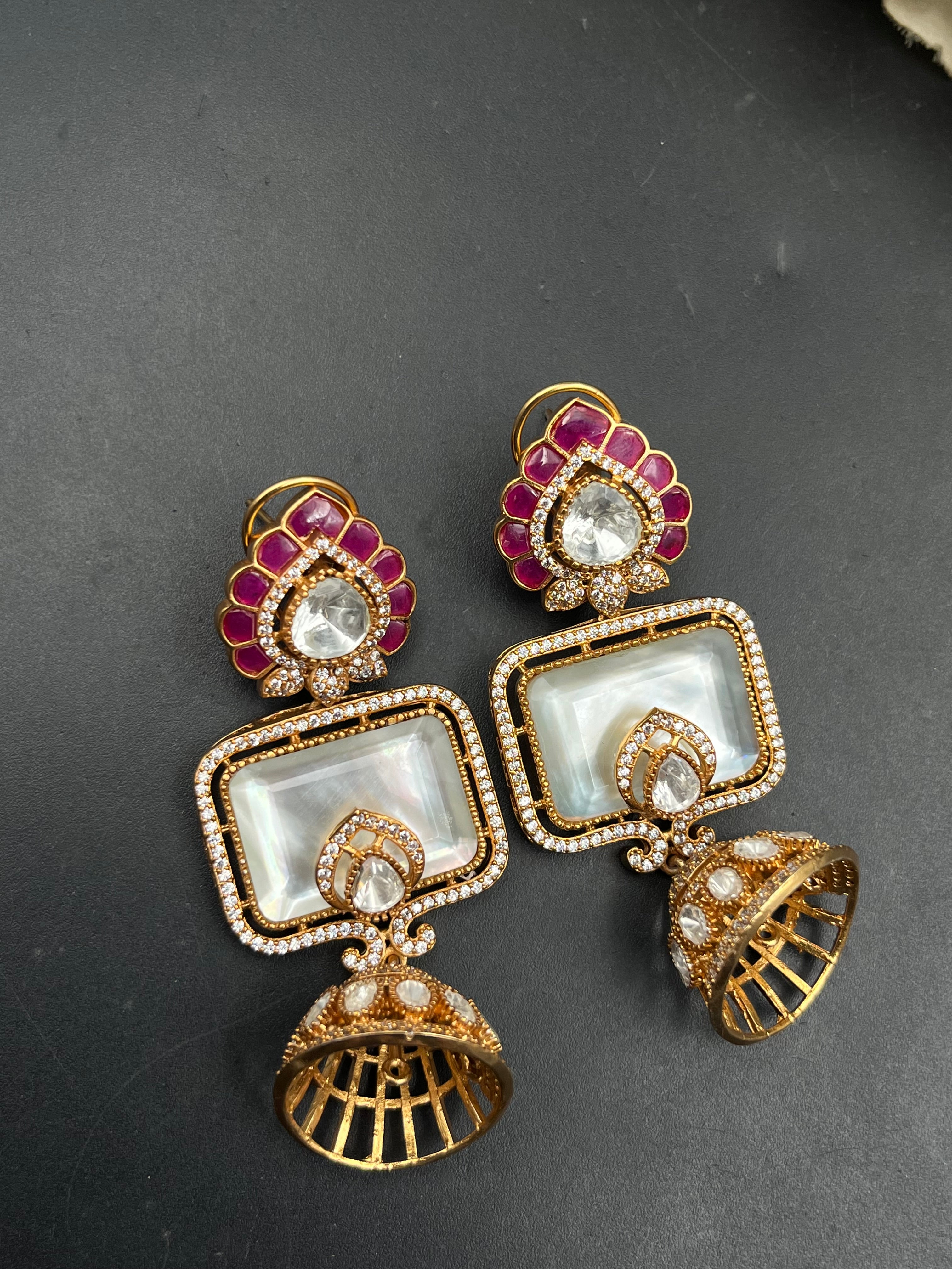 NITA EARRING