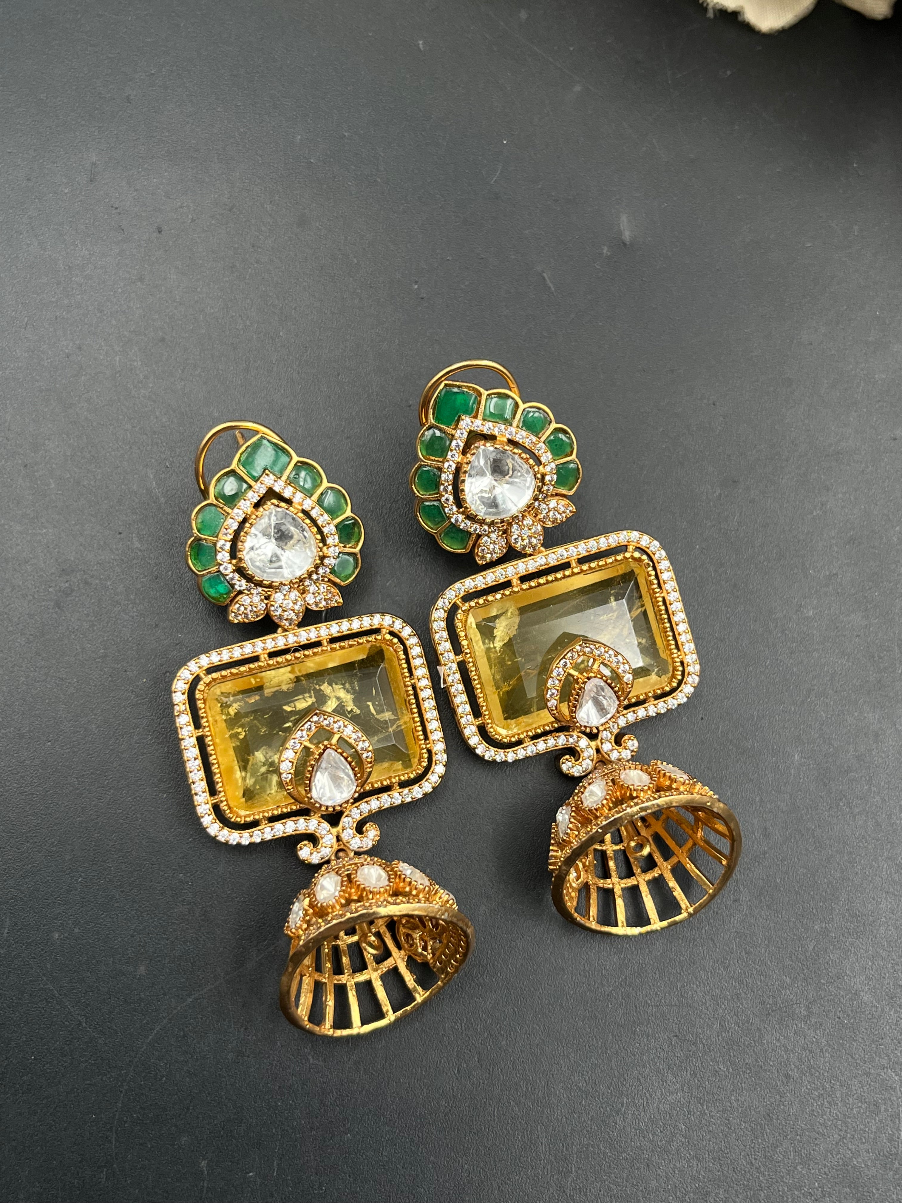 NITA EARRING