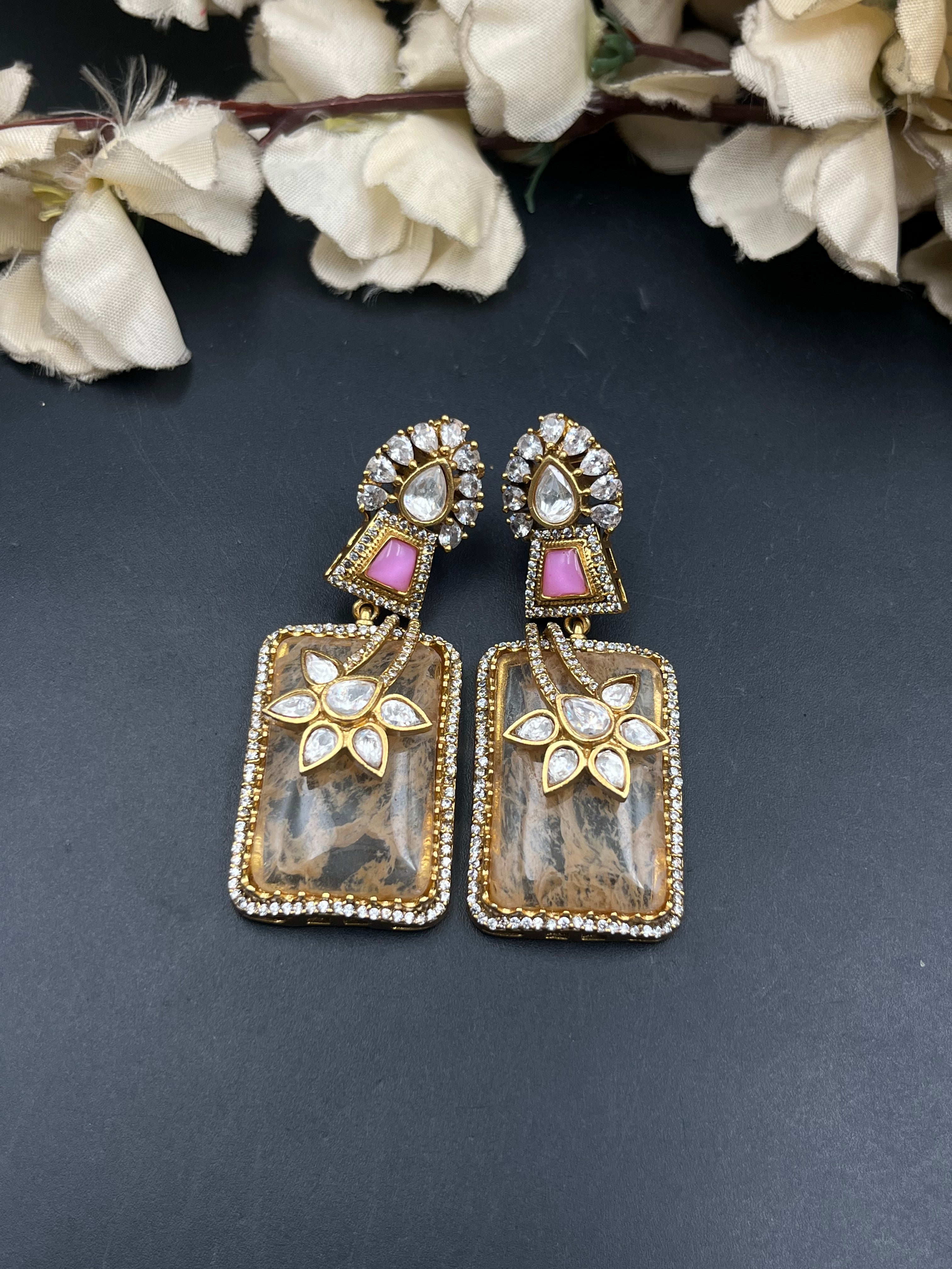 PRIYU EARRING