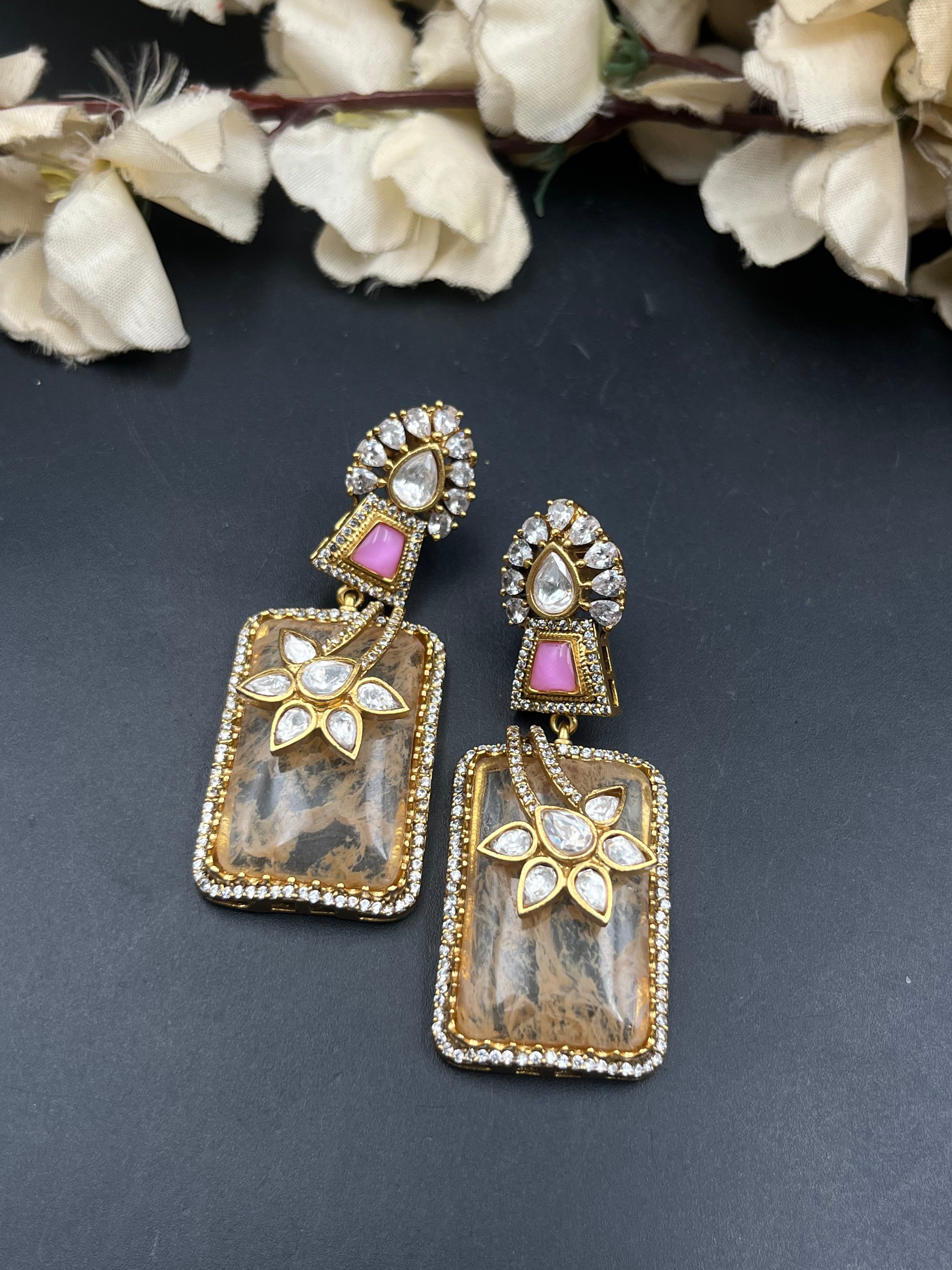 PRIYU EARRING