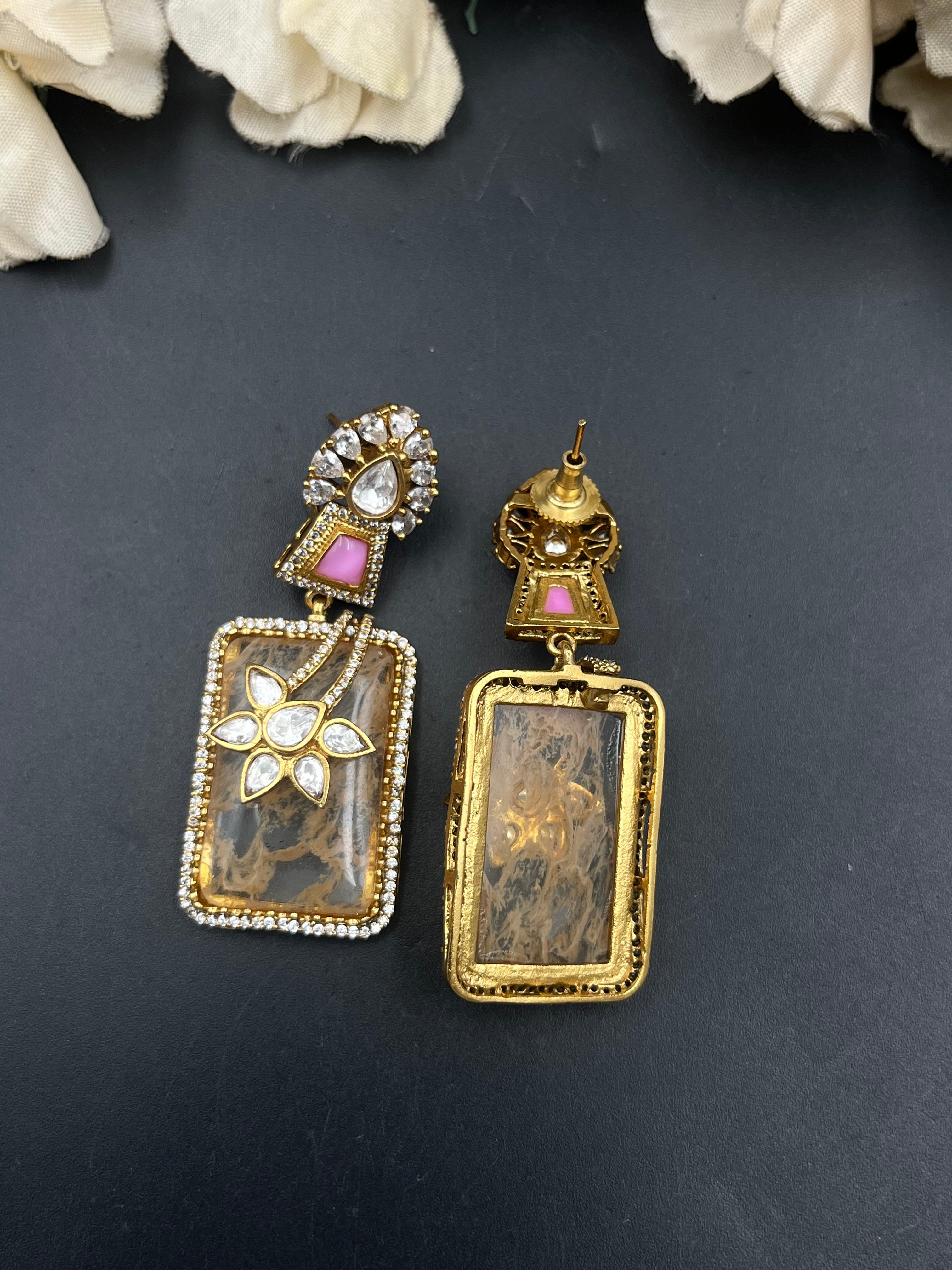 PRIYU EARRING