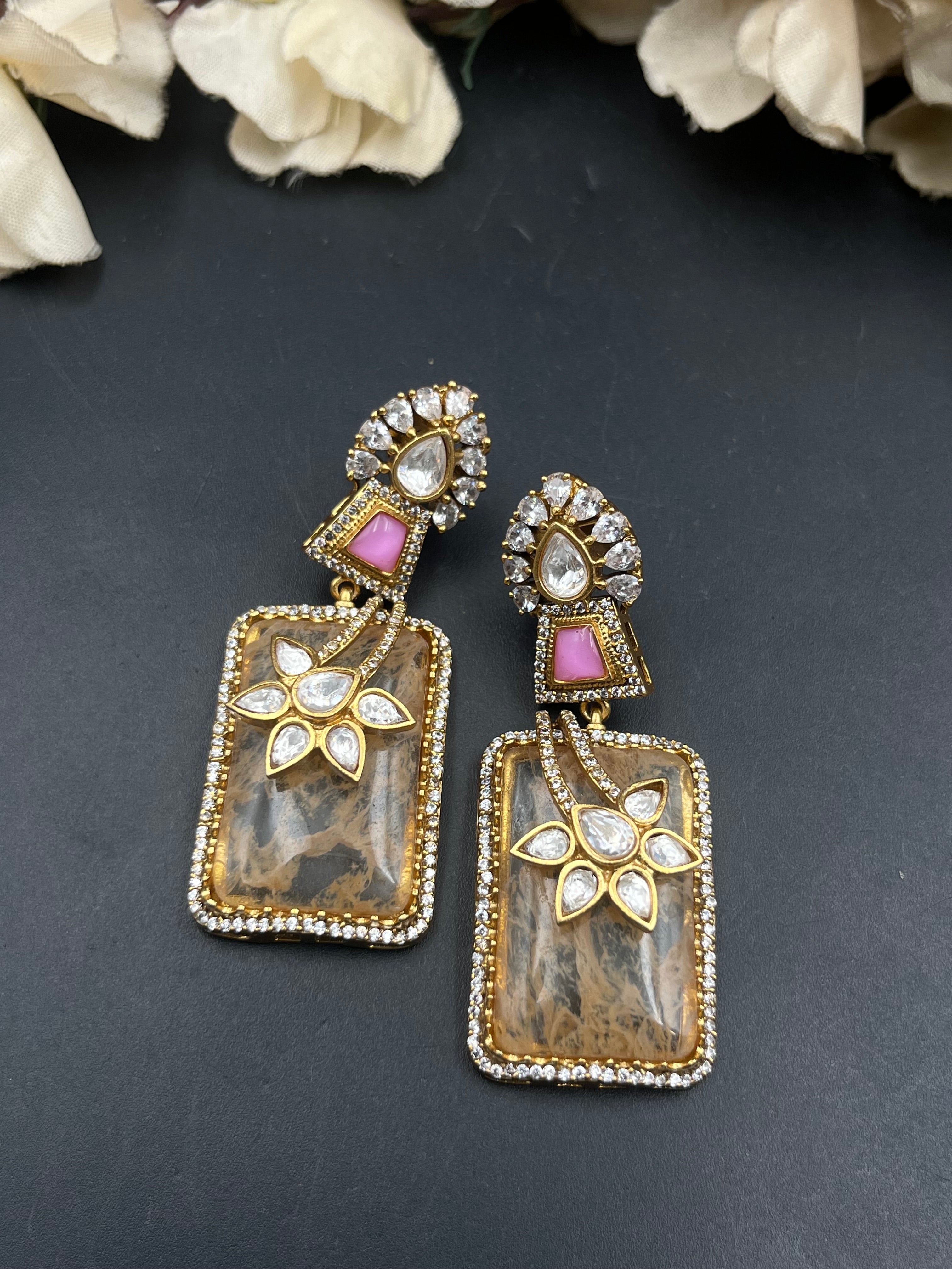 PRIYU EARRING