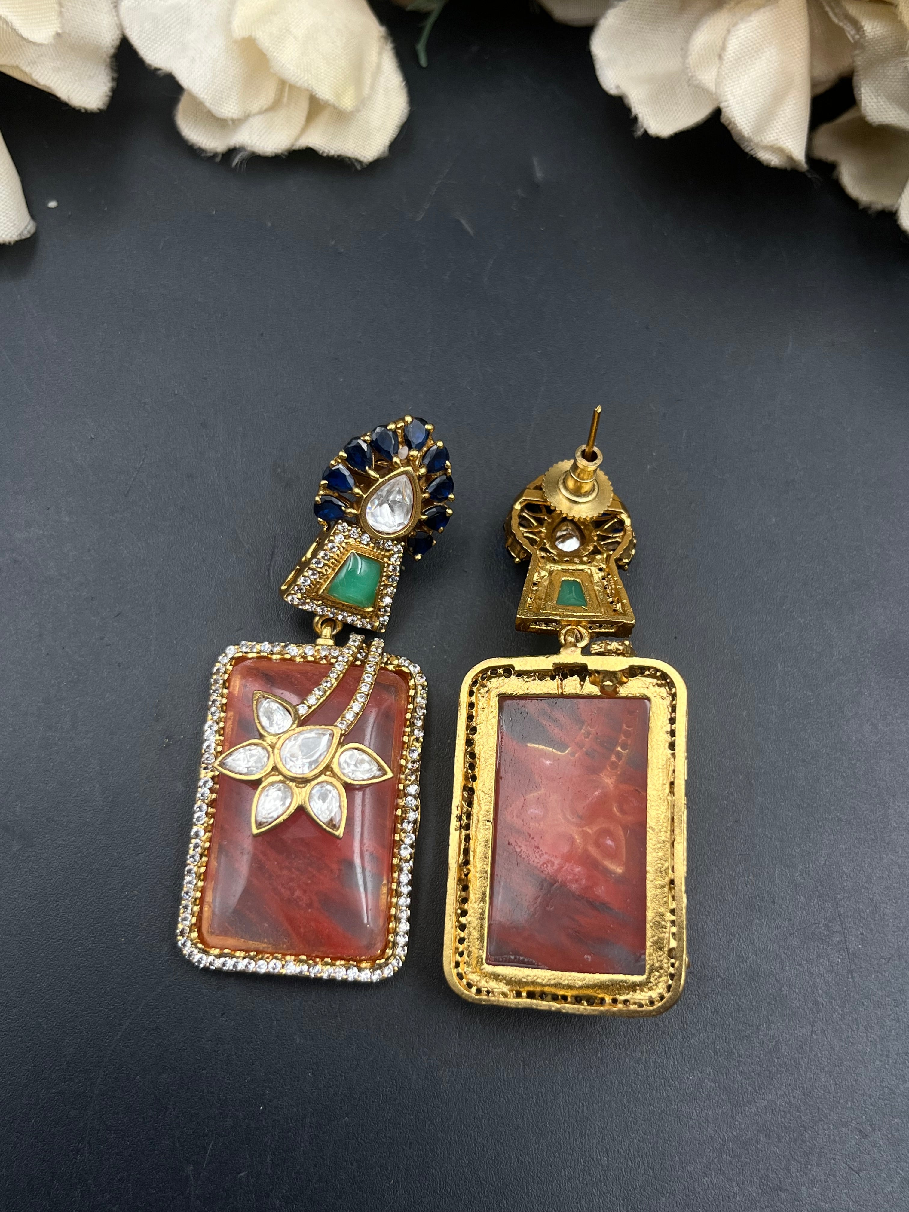 PRIYU EARRING