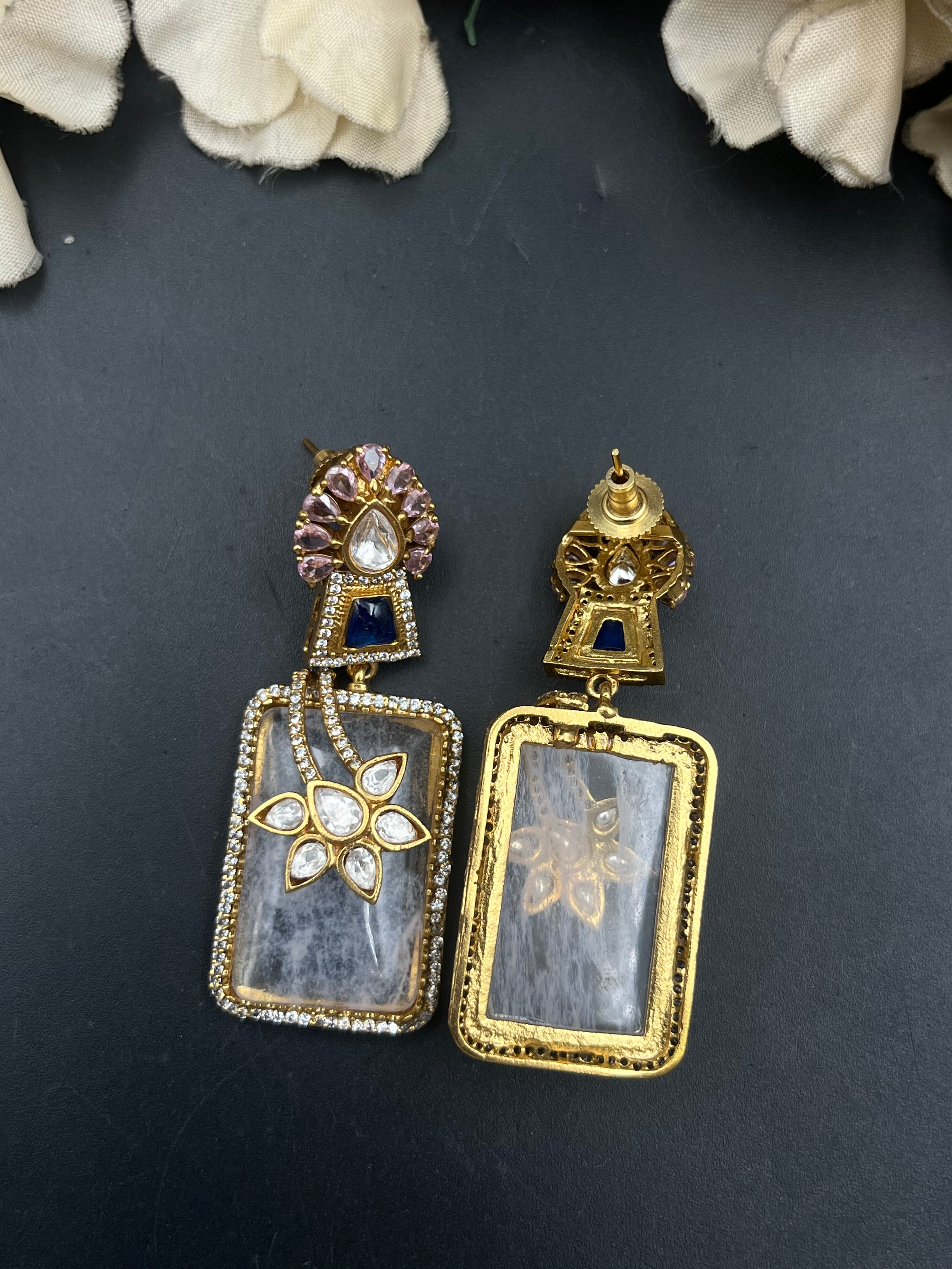 PRIYU EARRING