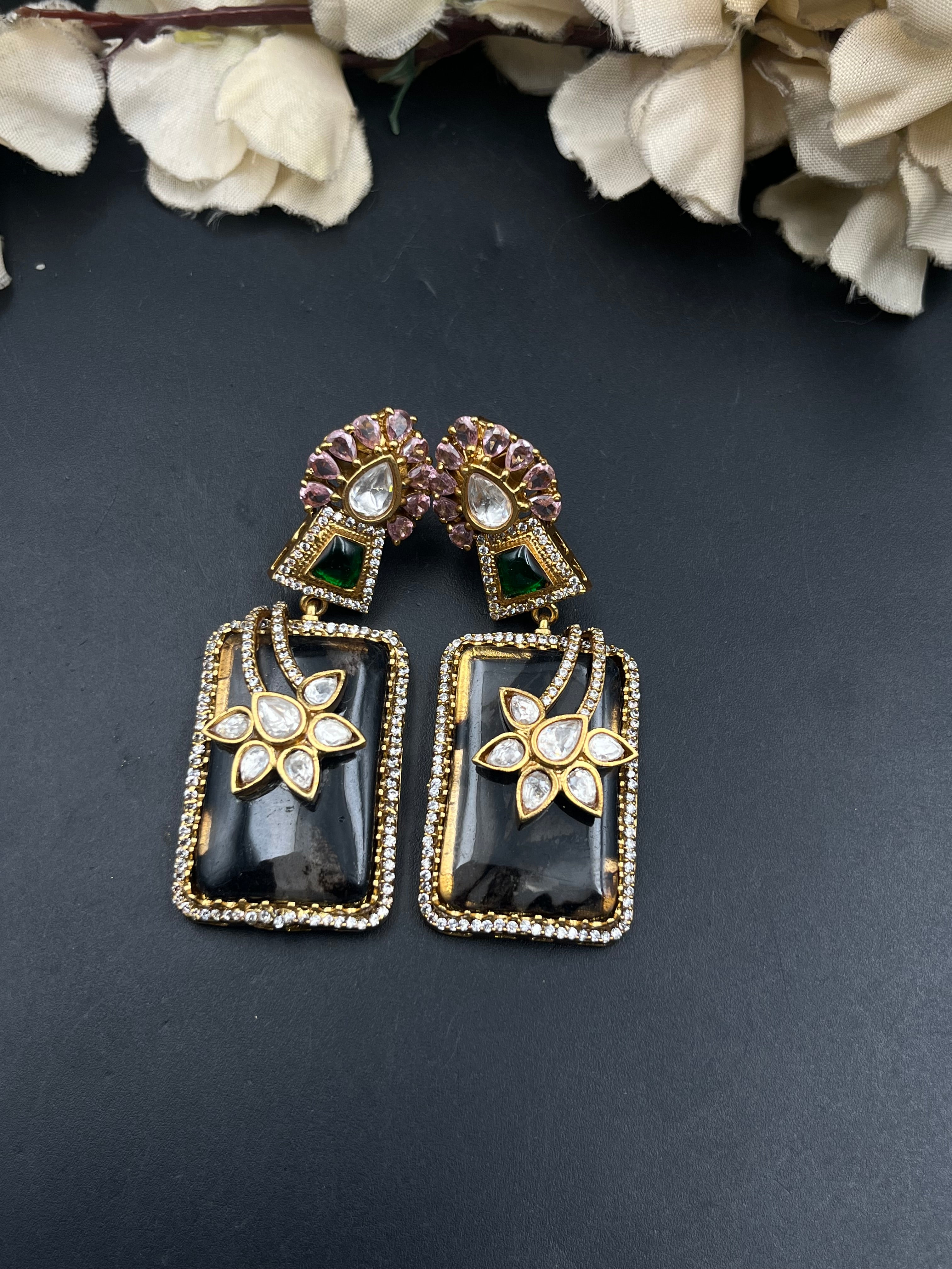 PRIYU EARRING