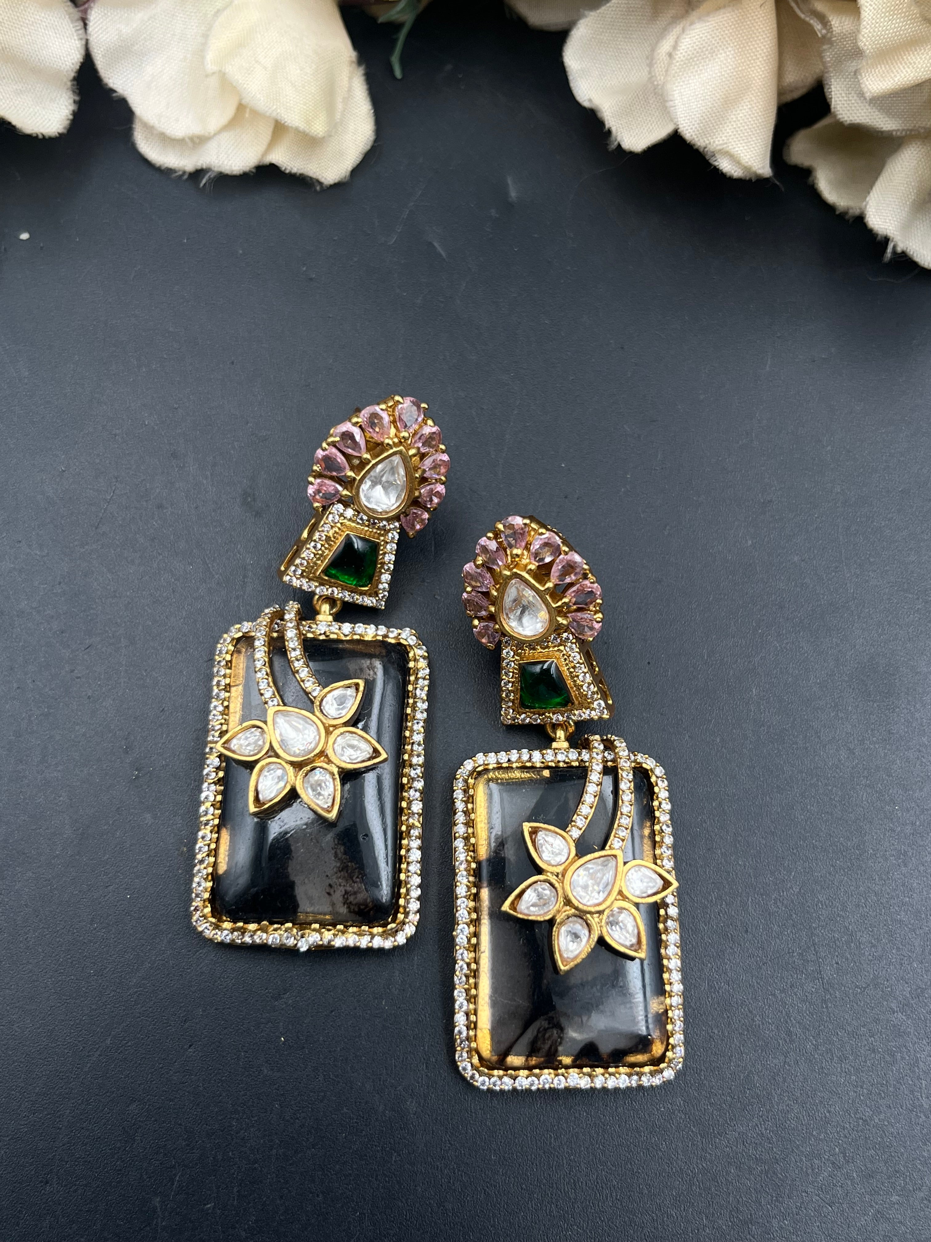 PRIYU EARRING