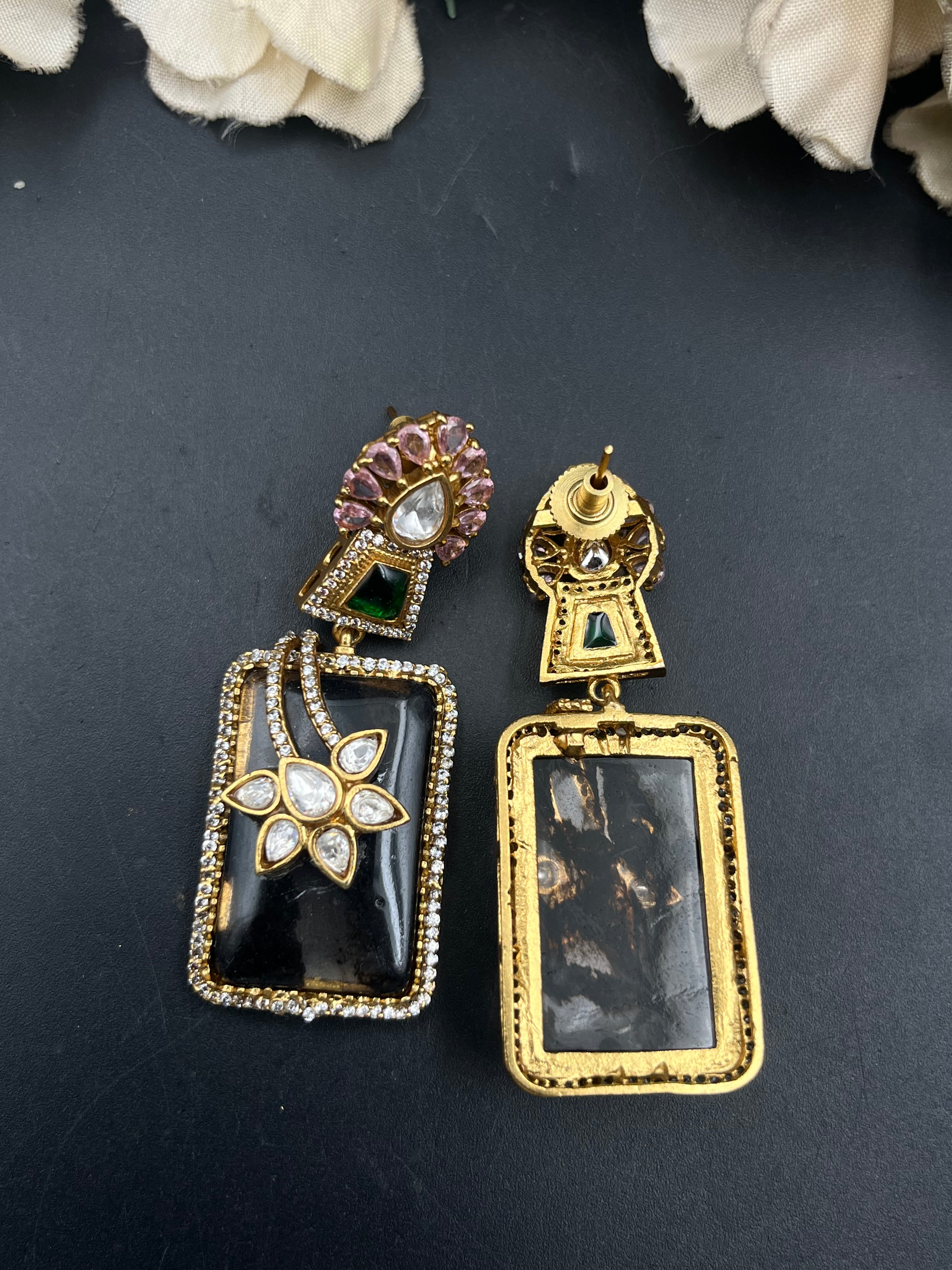 PRIYU EARRING