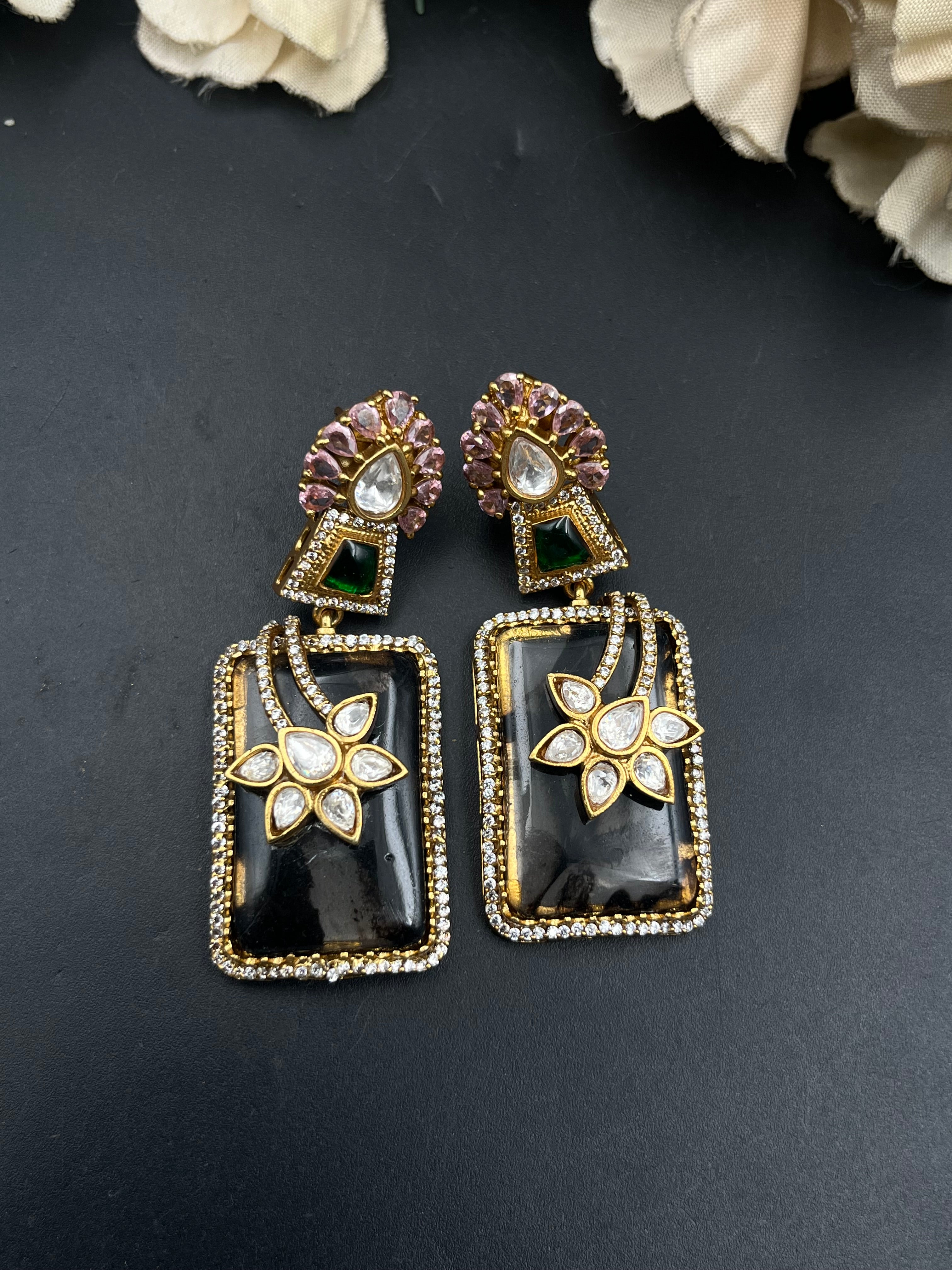 PRIYU EARRING