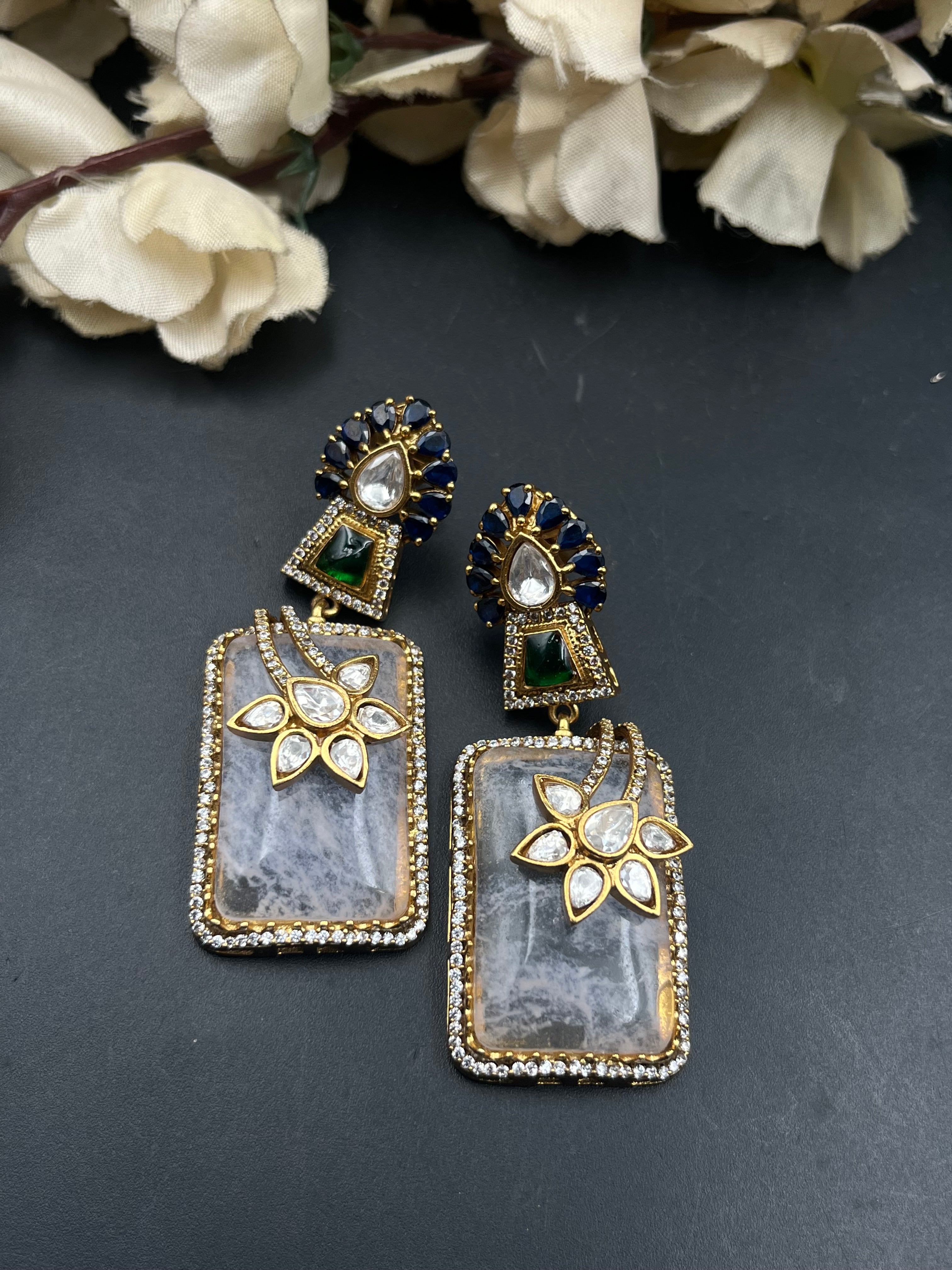 PRIYU EARRING