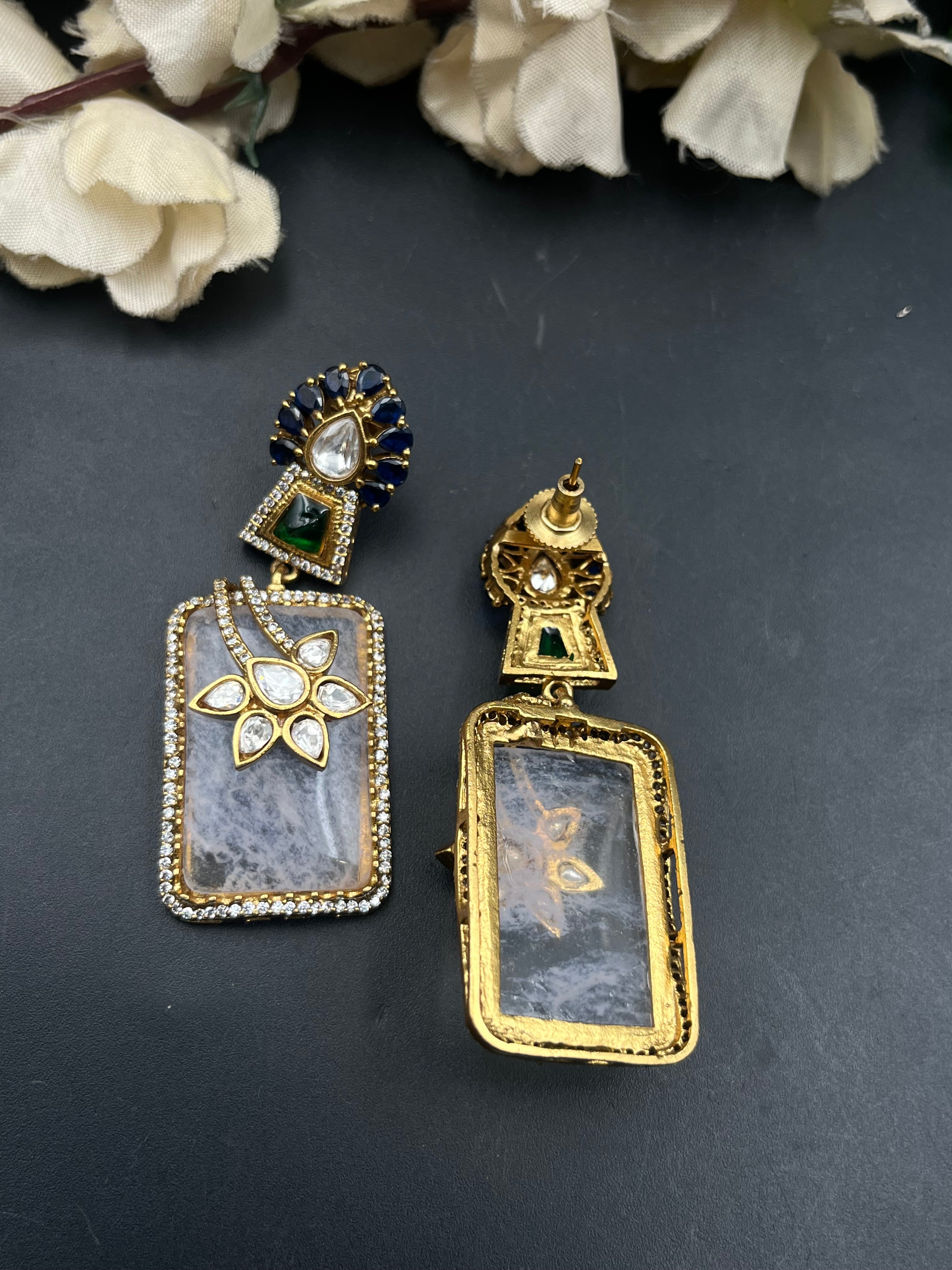 PRIYU EARRING