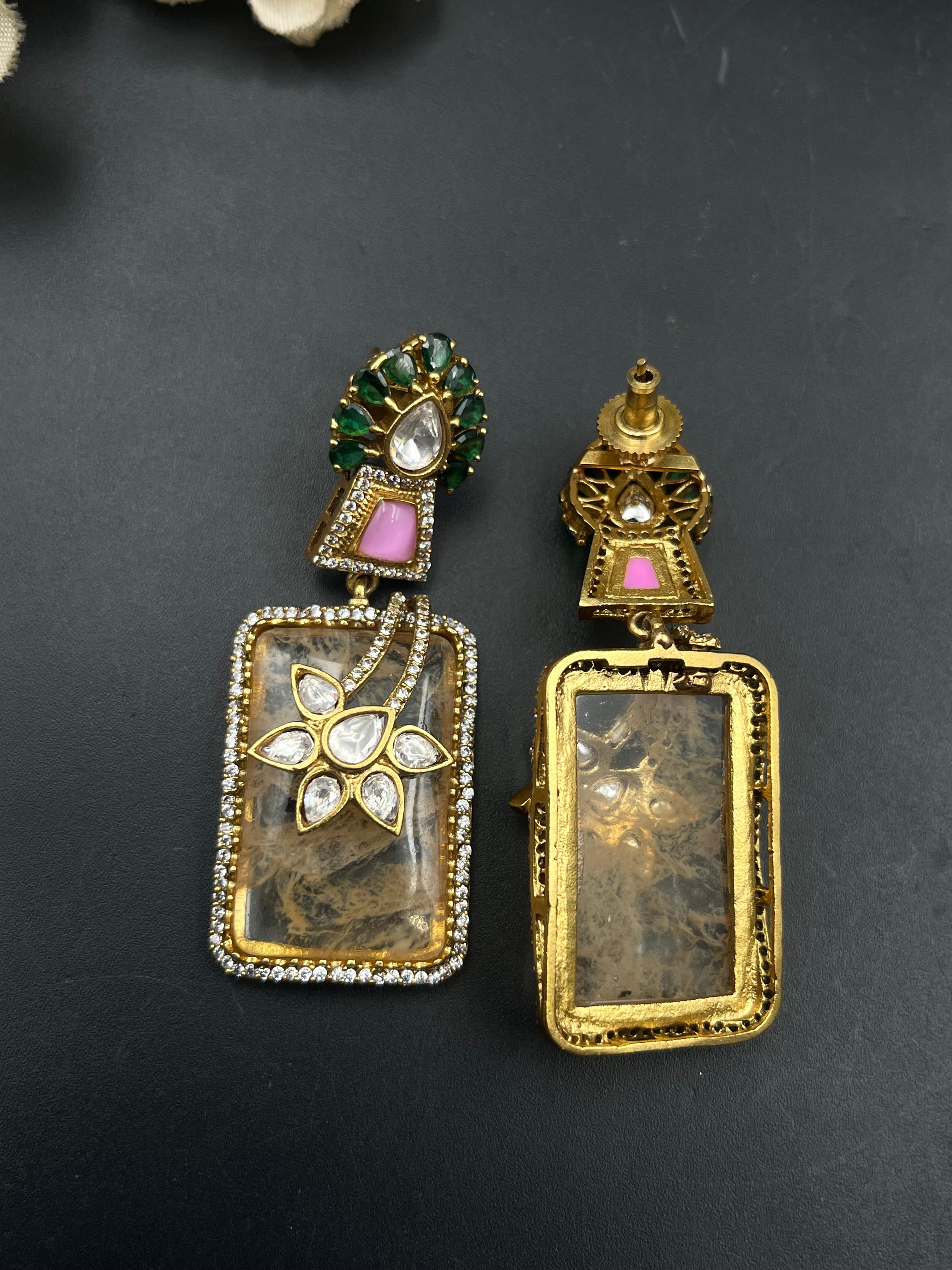 PRIYU EARRING