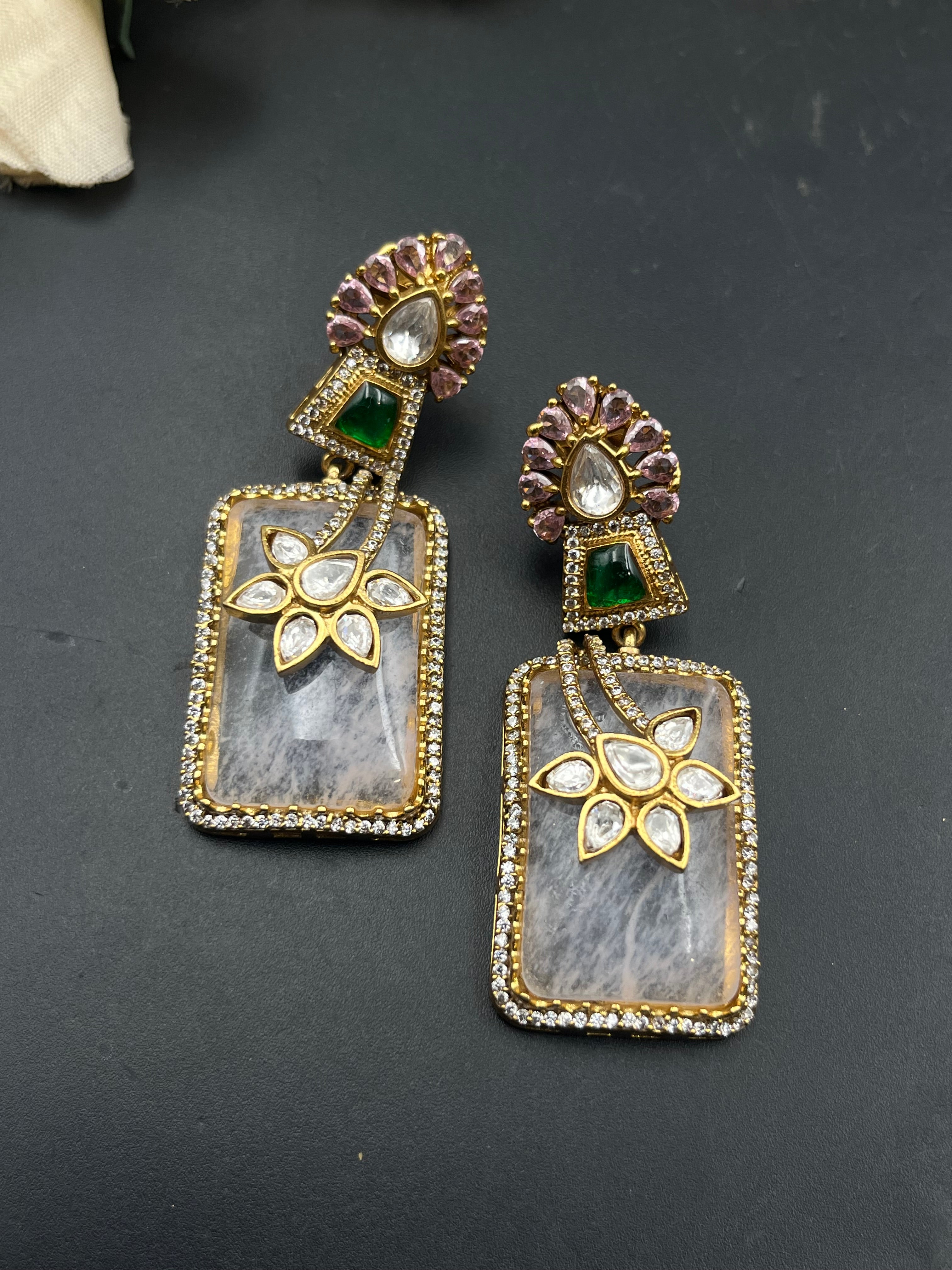 PRIYU EARRING