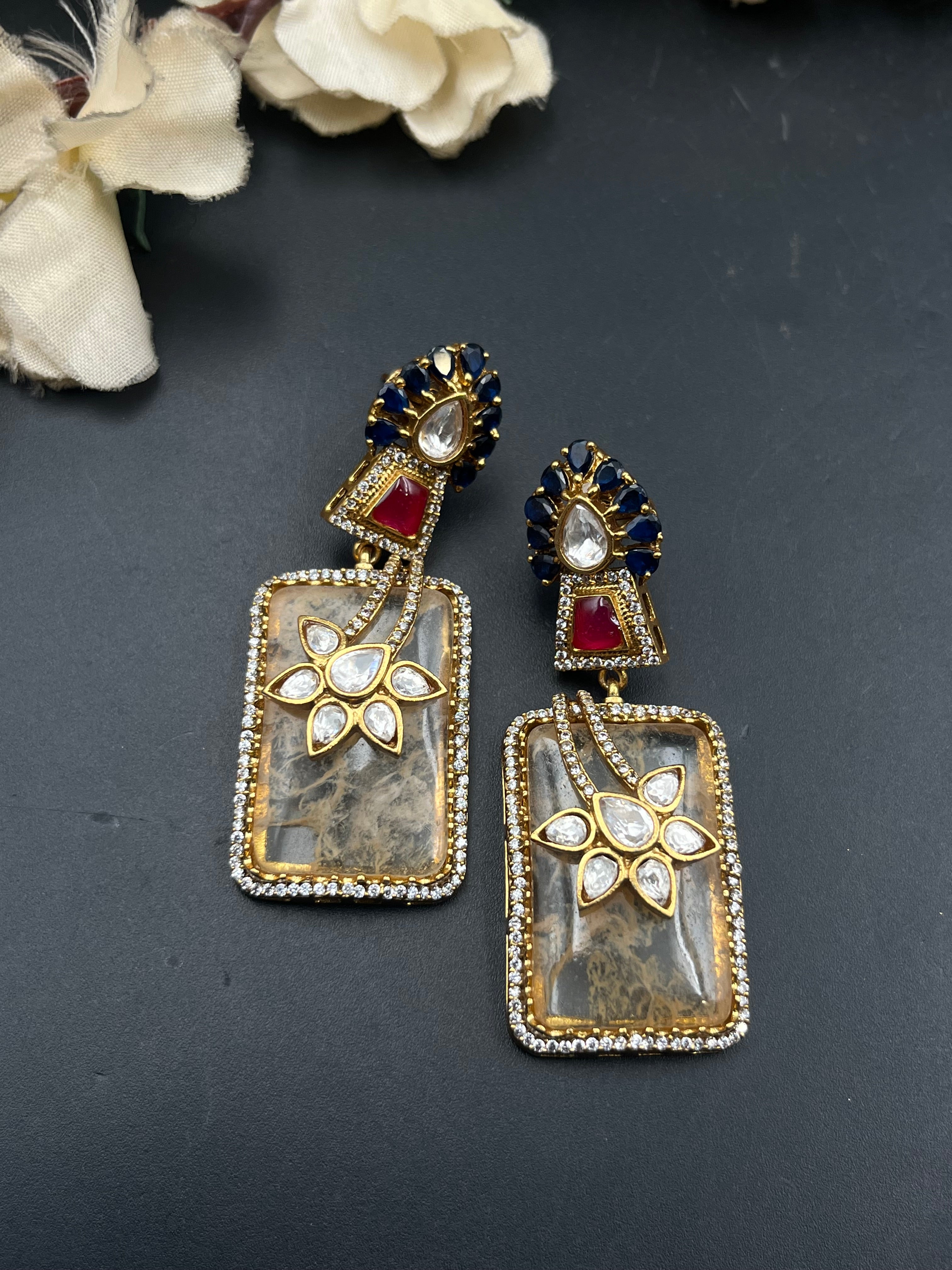 PRIYU EARRING