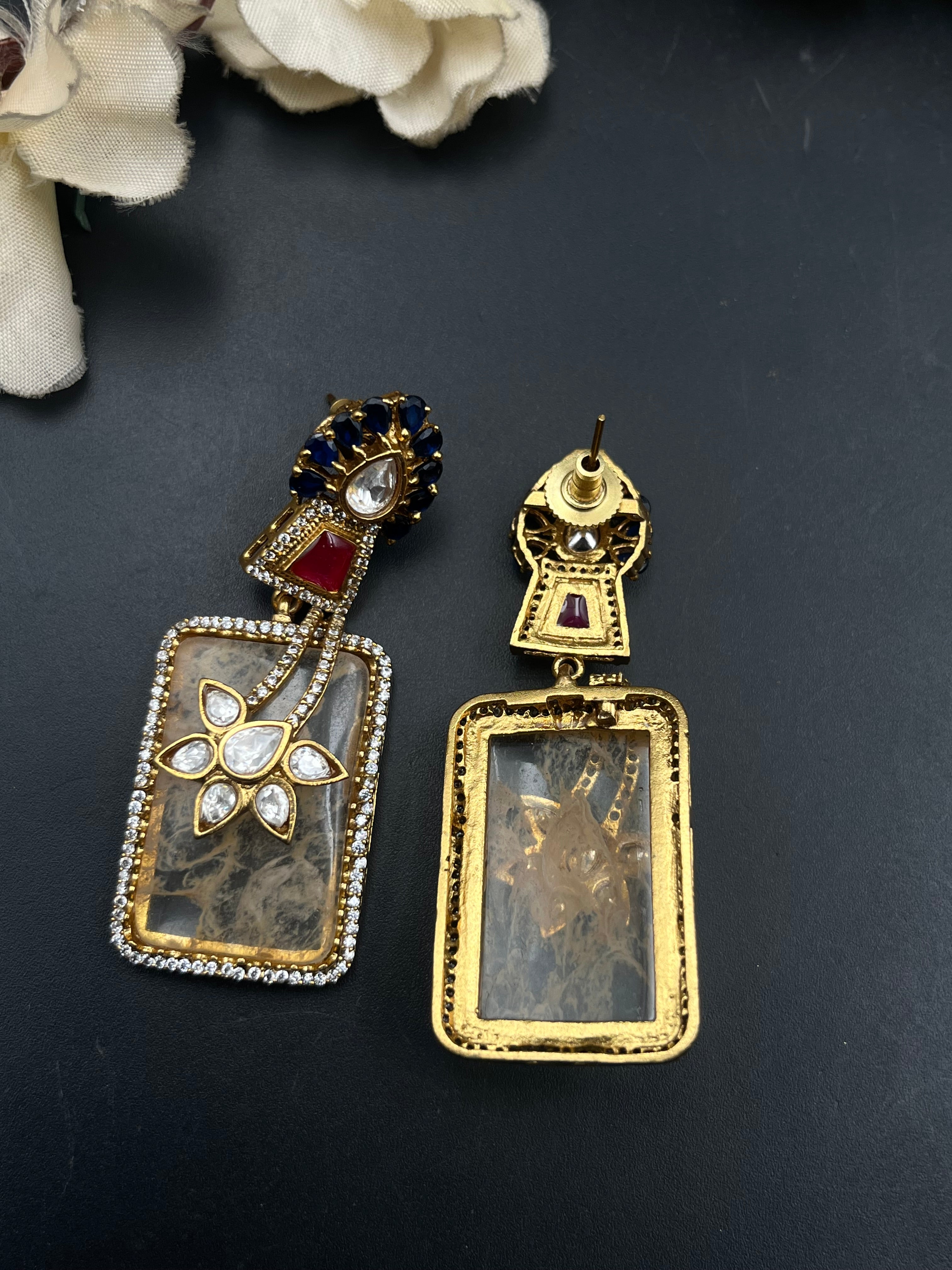 PRIYU EARRING