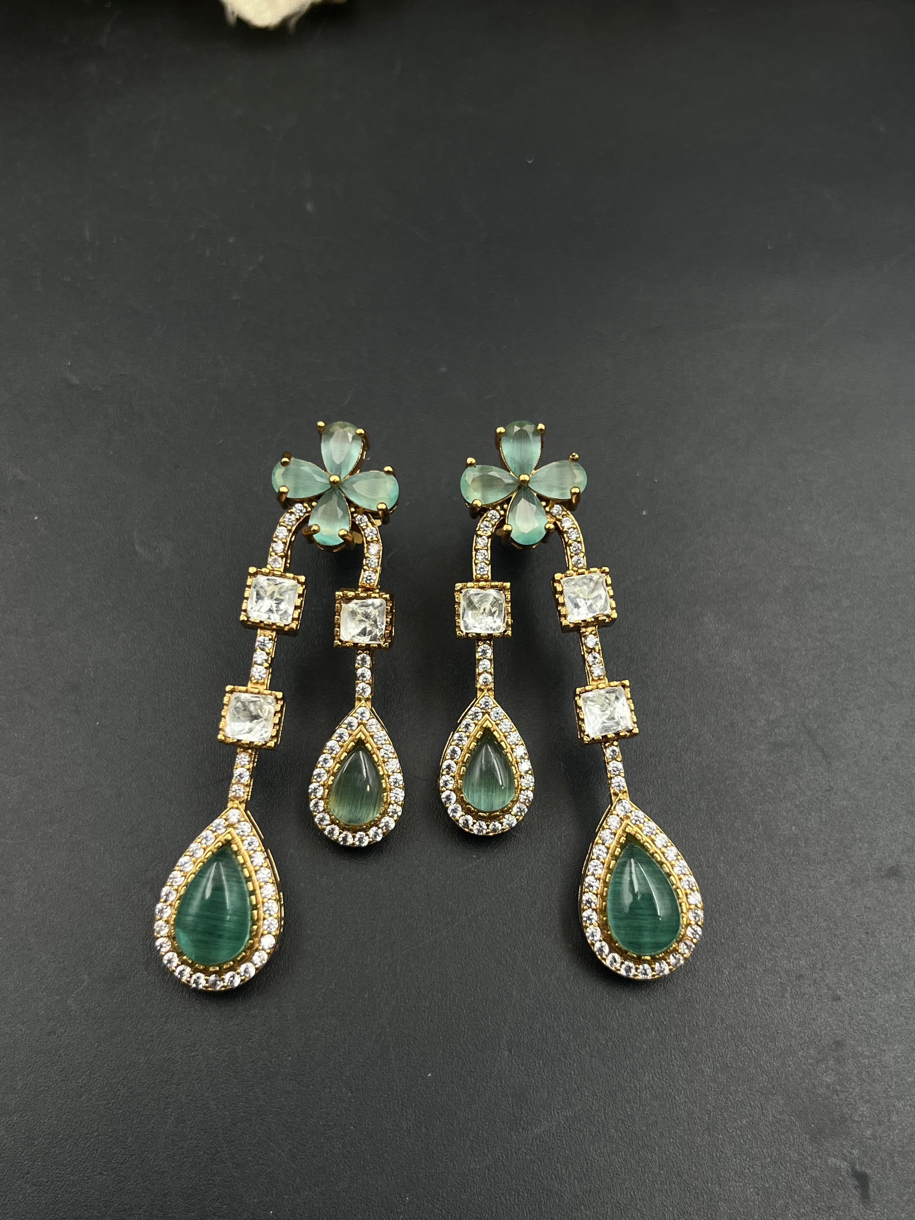 NERU EARRING
