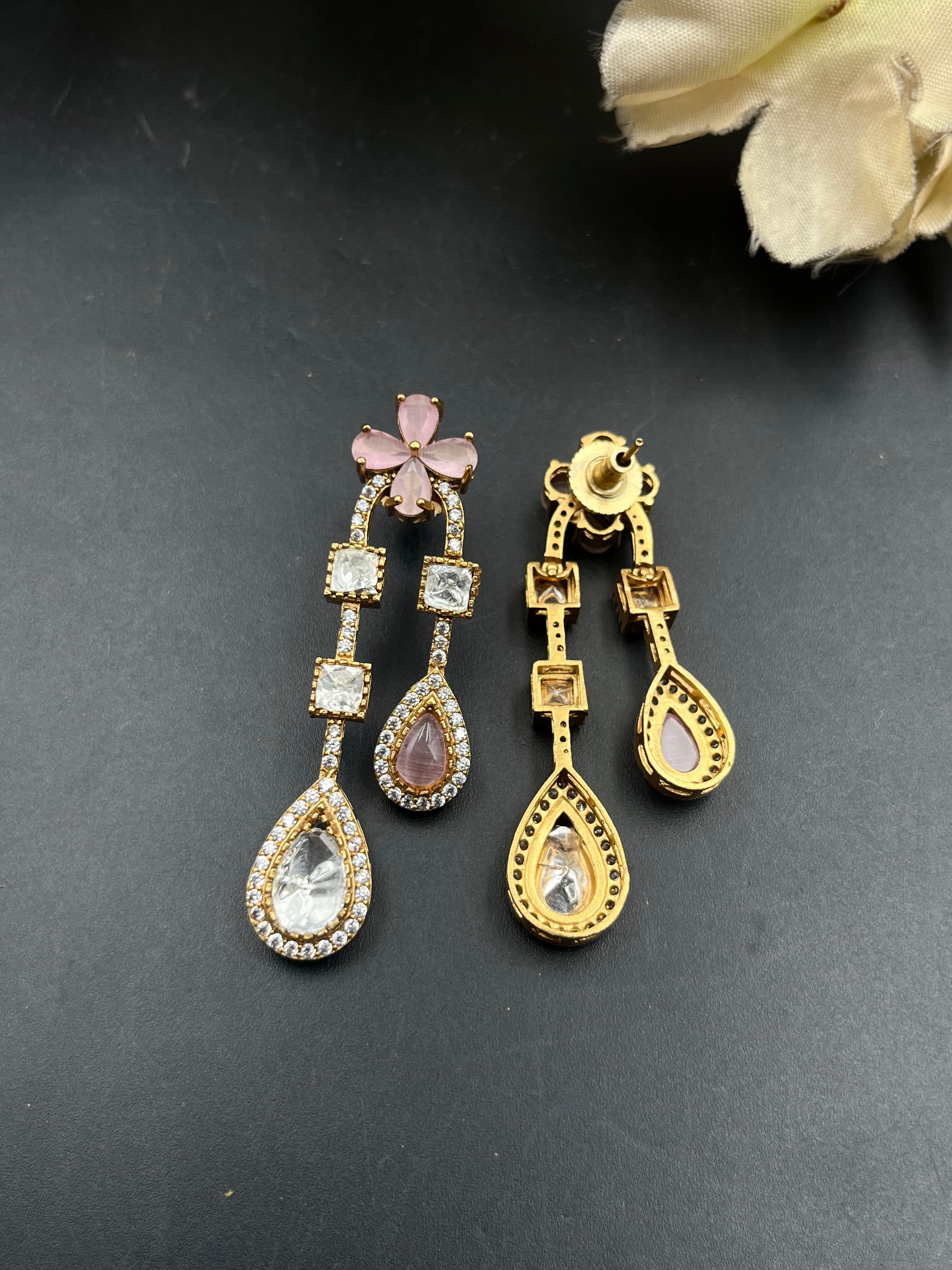 NERU EARRING