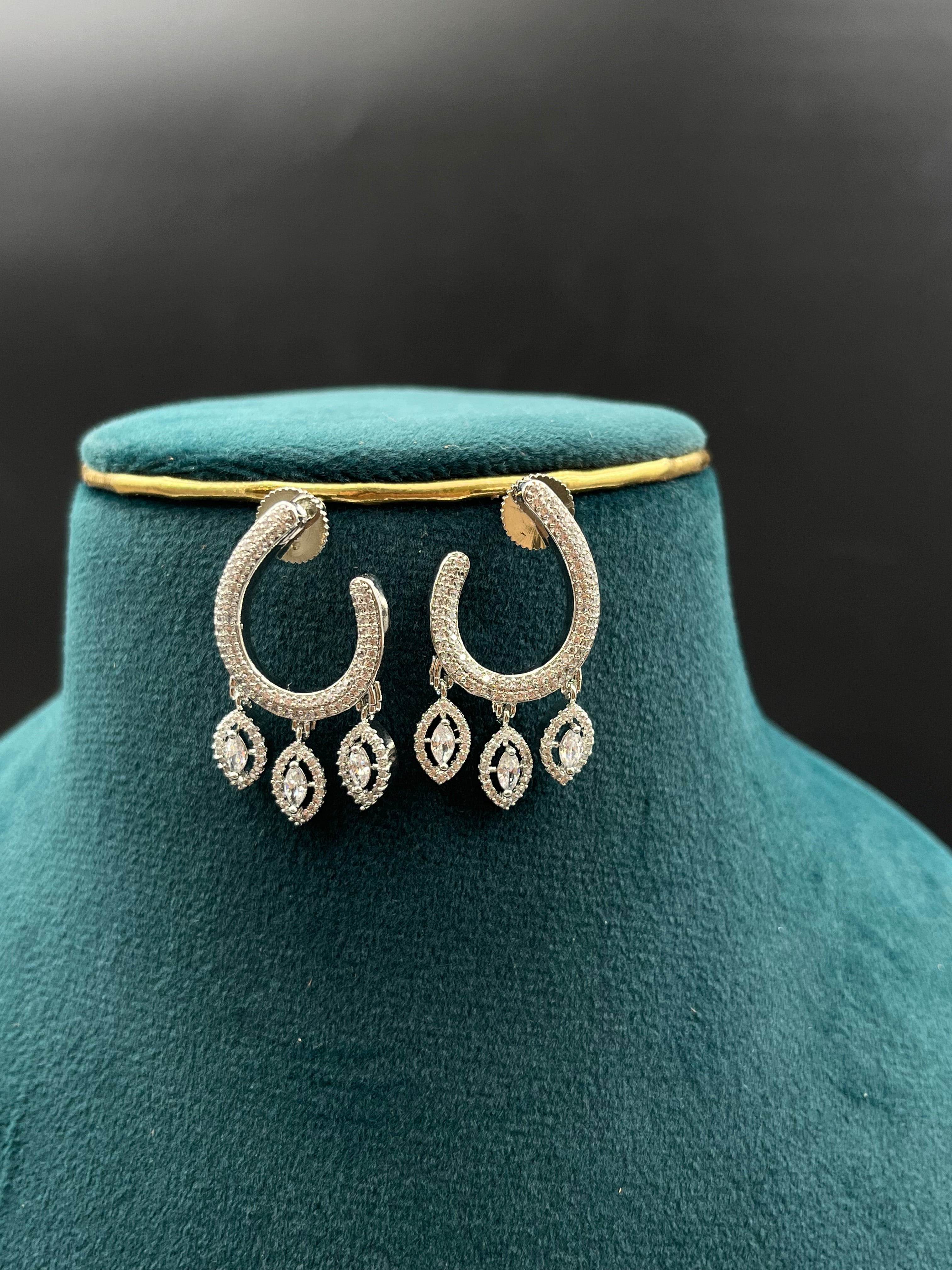 SELU NECKLACE