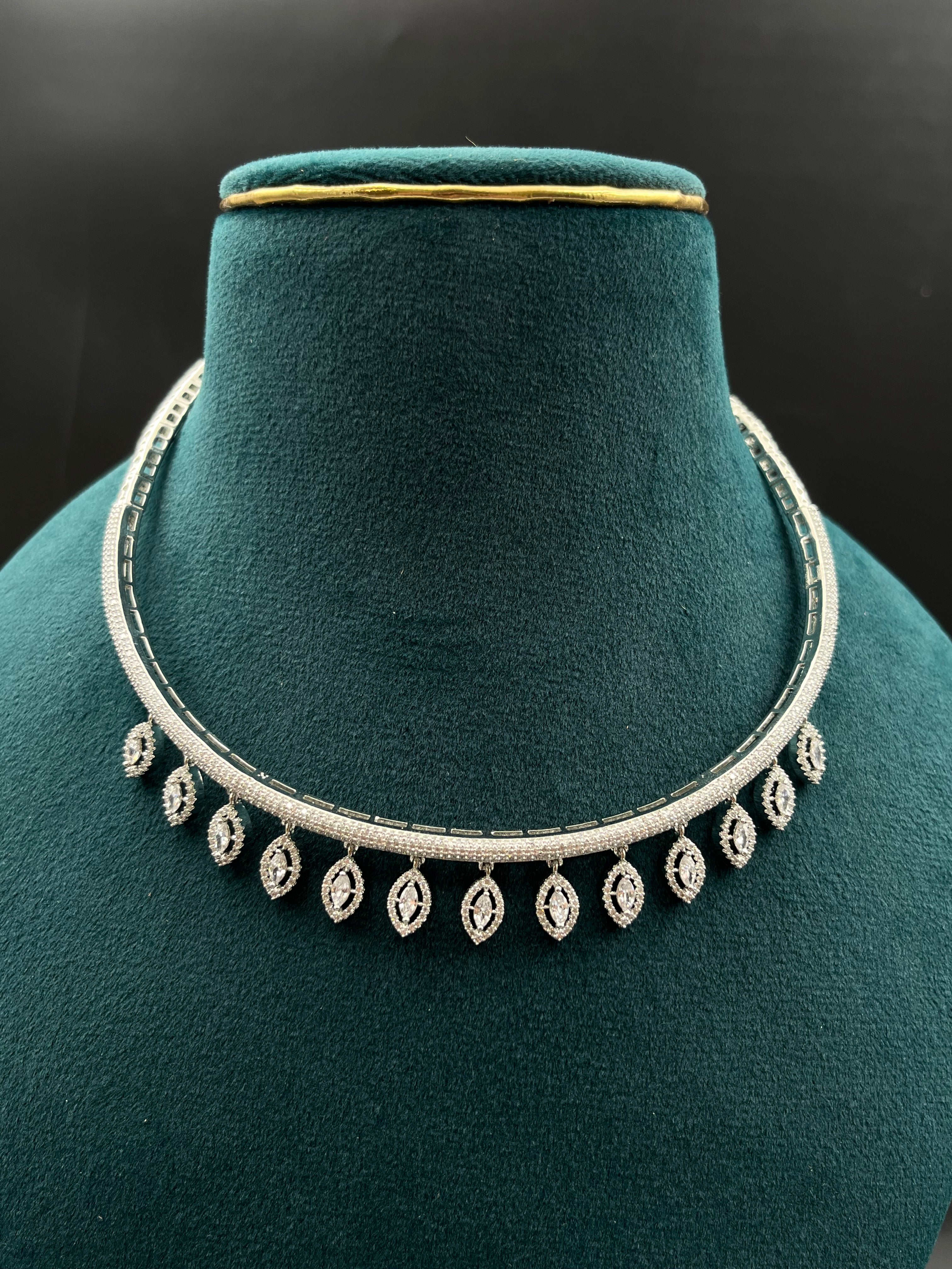 SELU NECKLACE