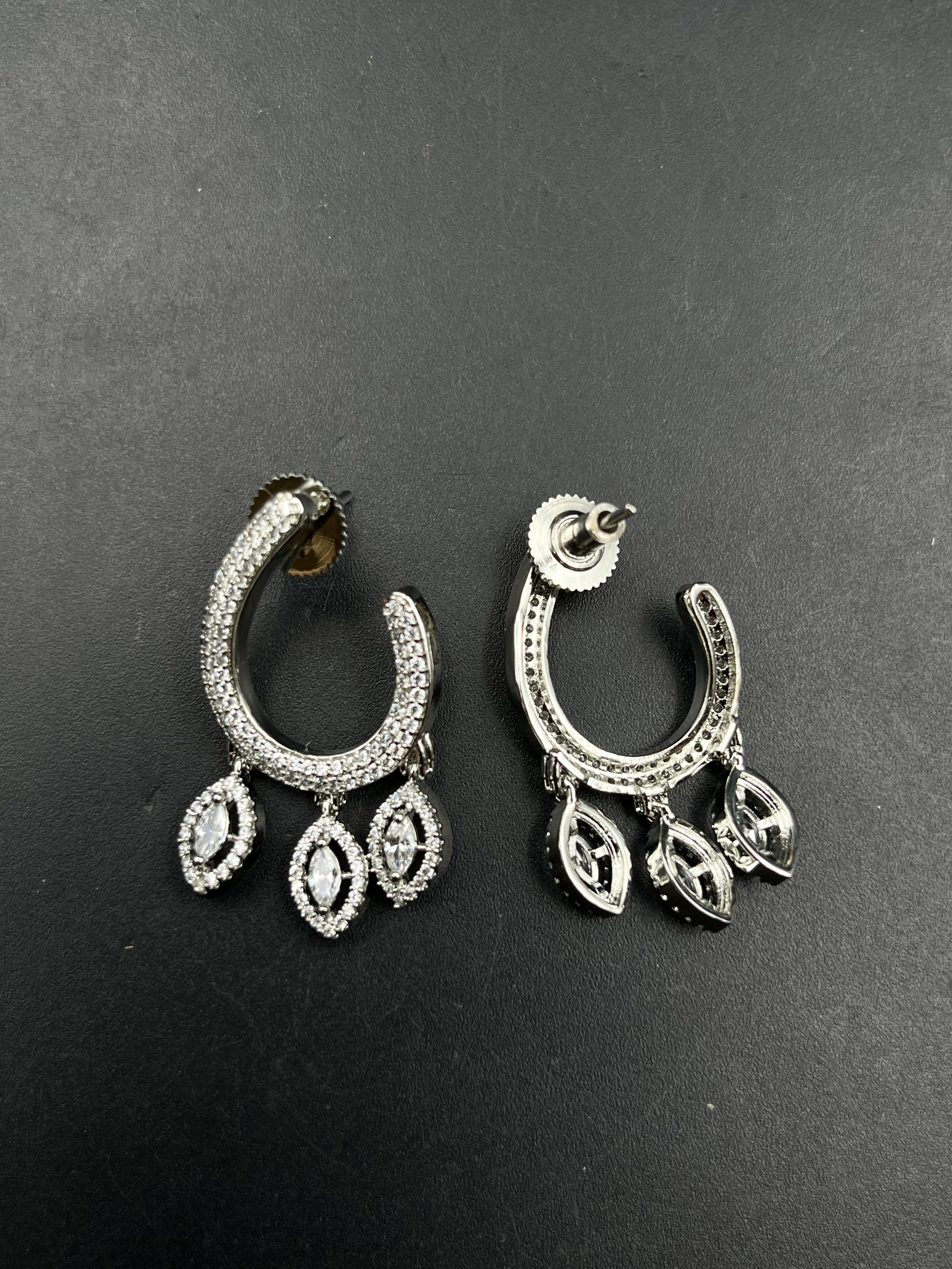 SELU NECKLACE