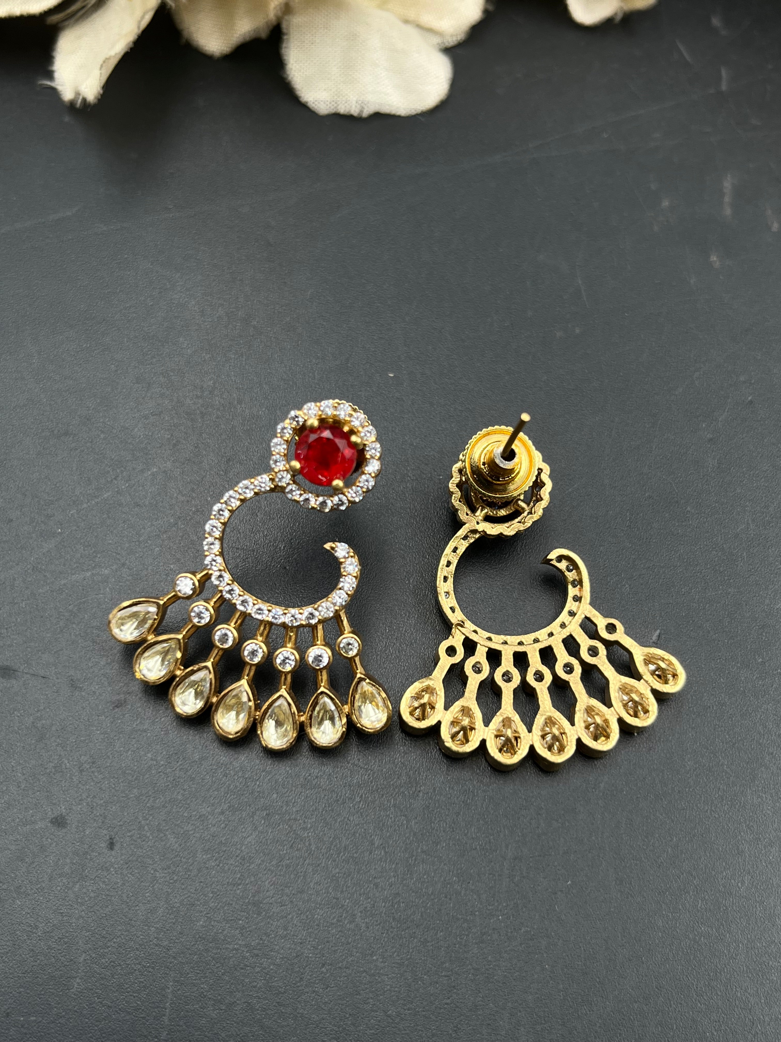 SRUTI EARRING