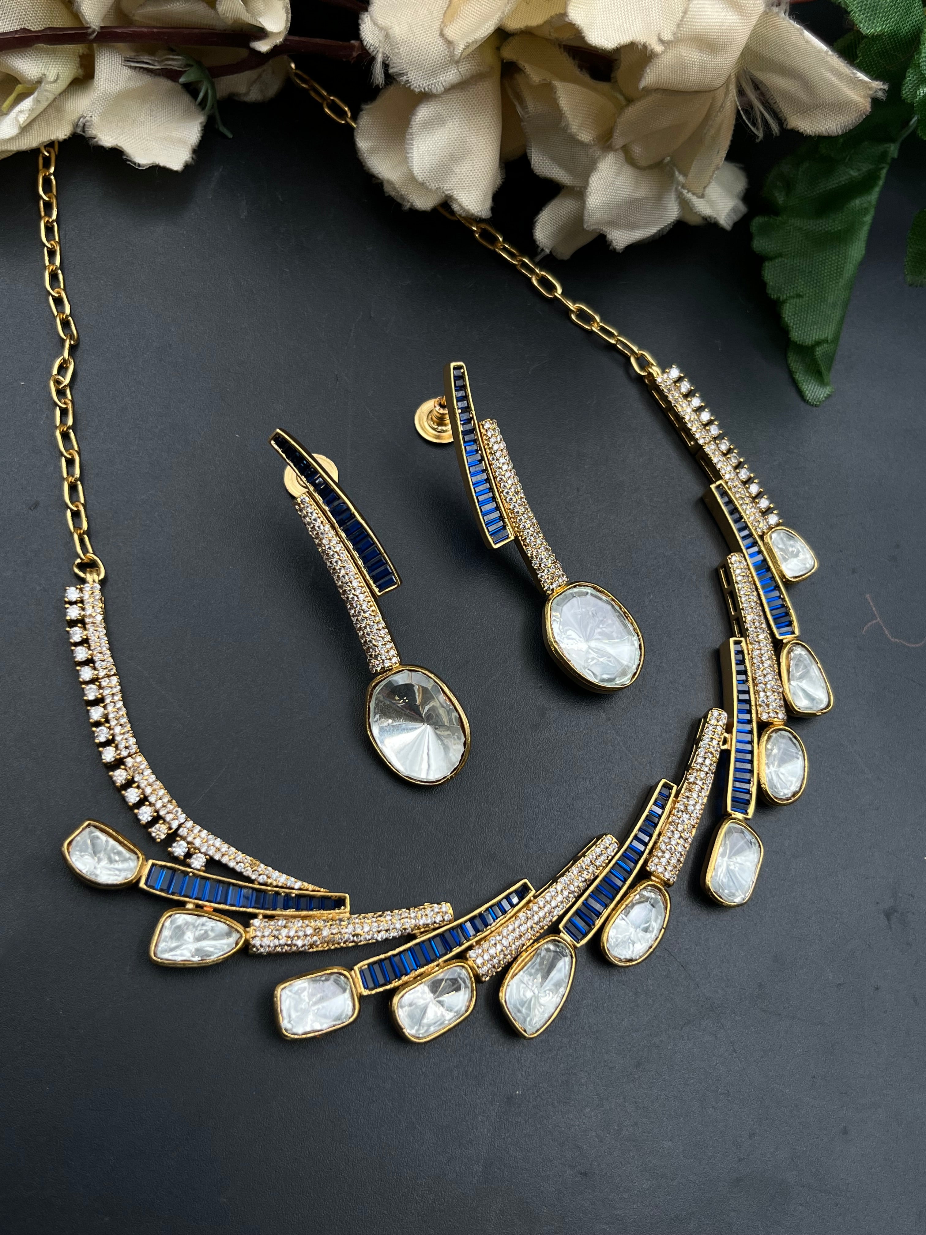 UAMA NECKLACE