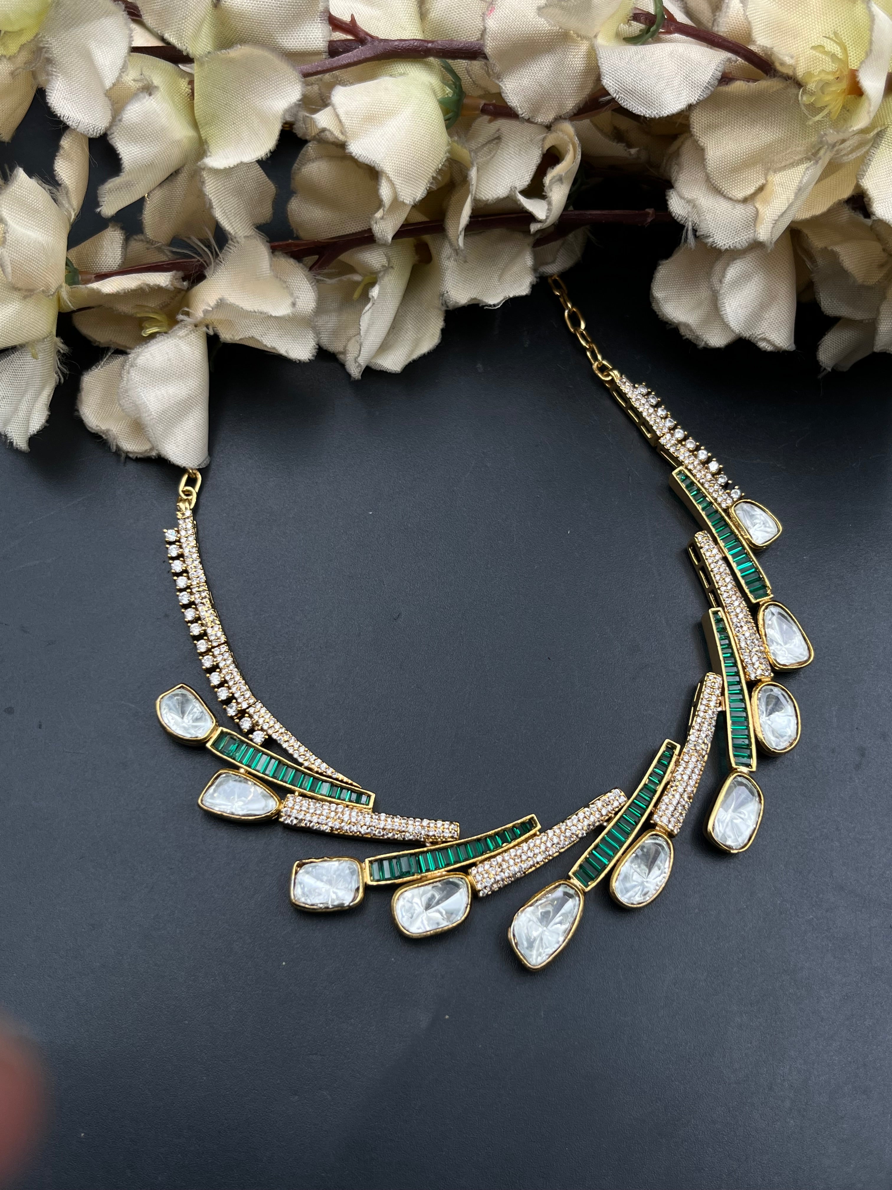 UAMA NECKLACE