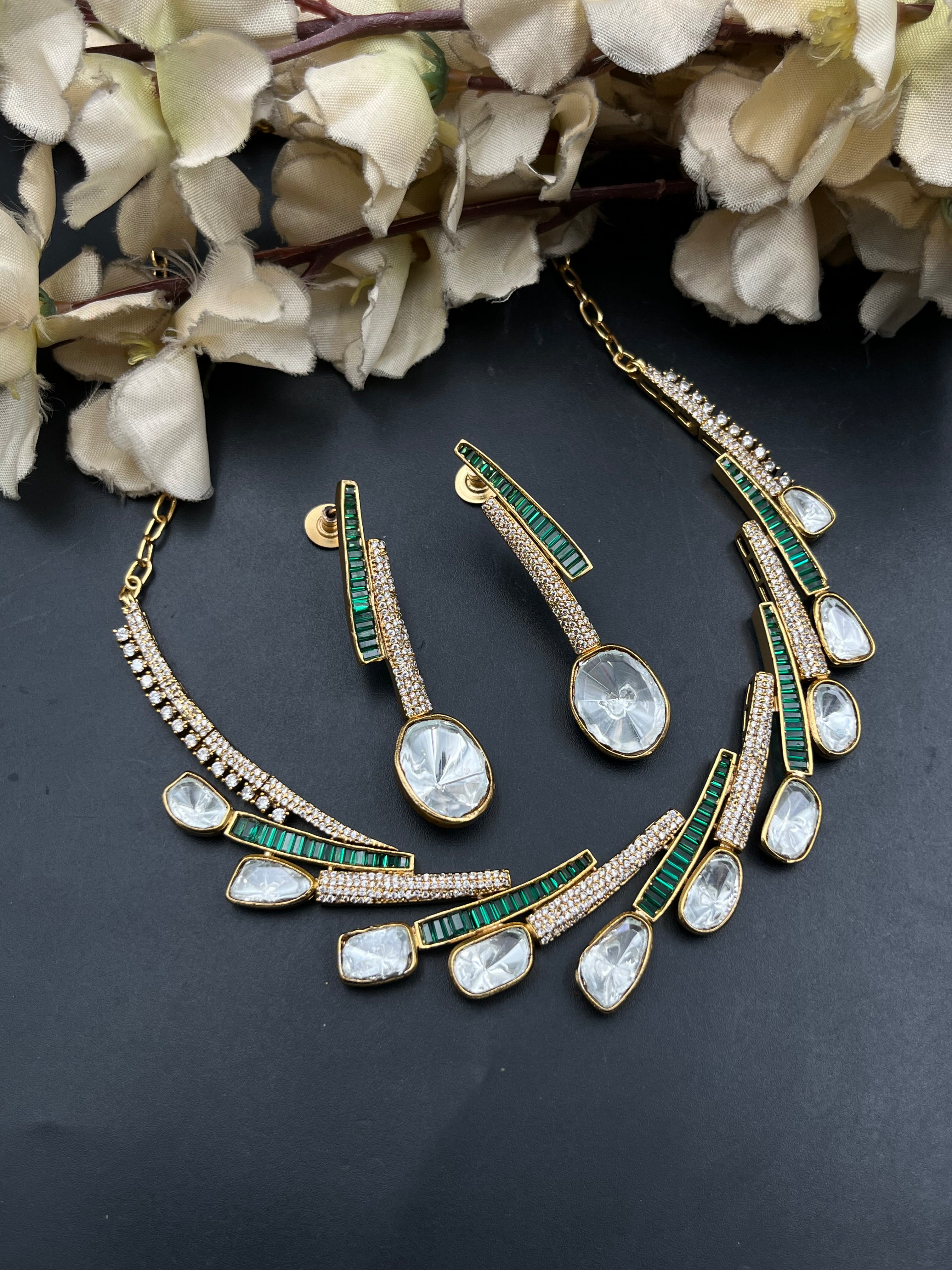 UAMA NECKLACE