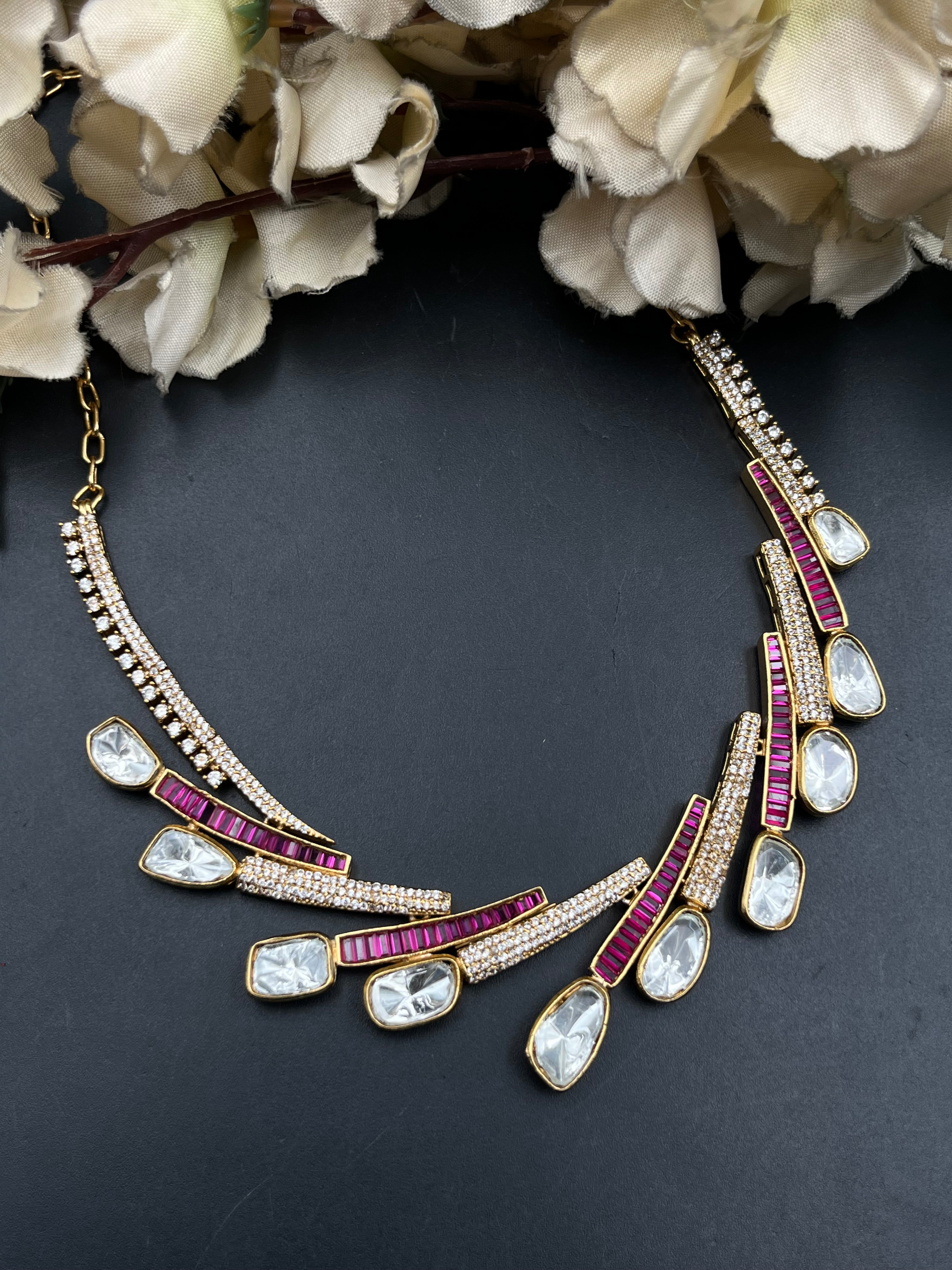UAMA NECKLACE