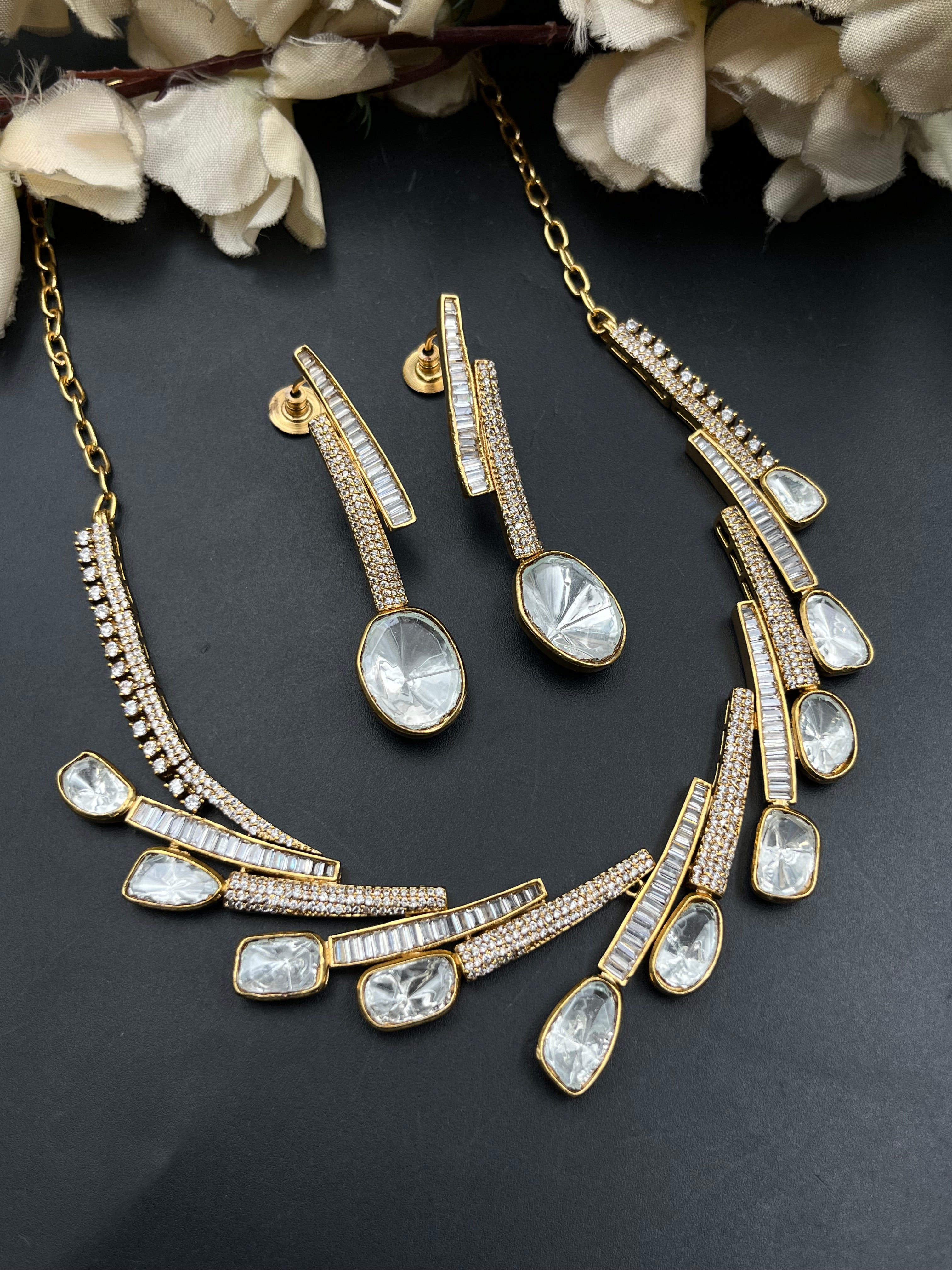 UAMA NECKLACE