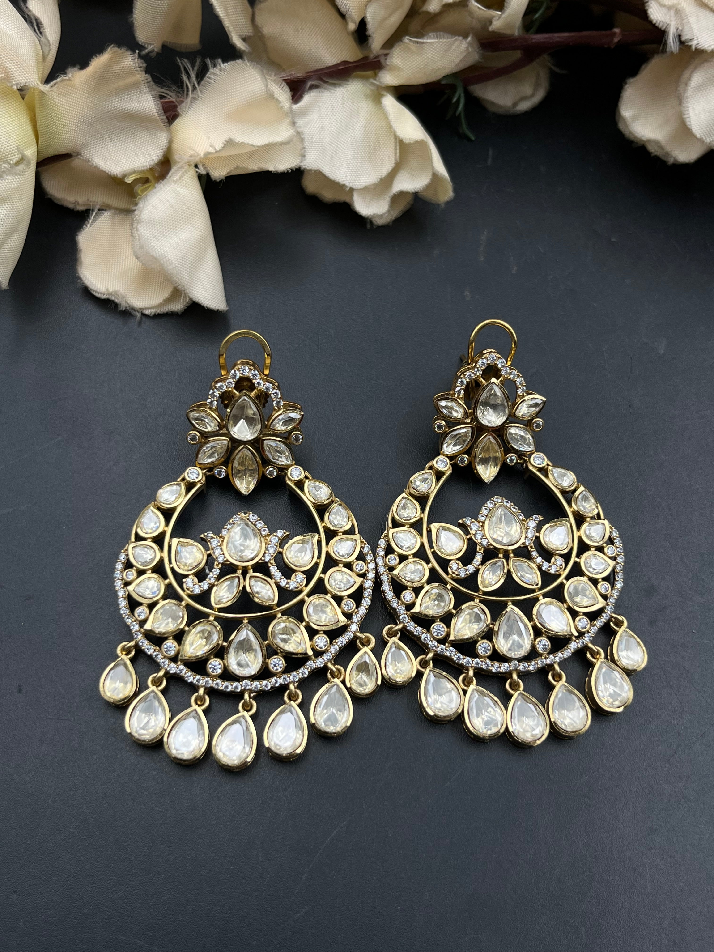 JUHI EARRING