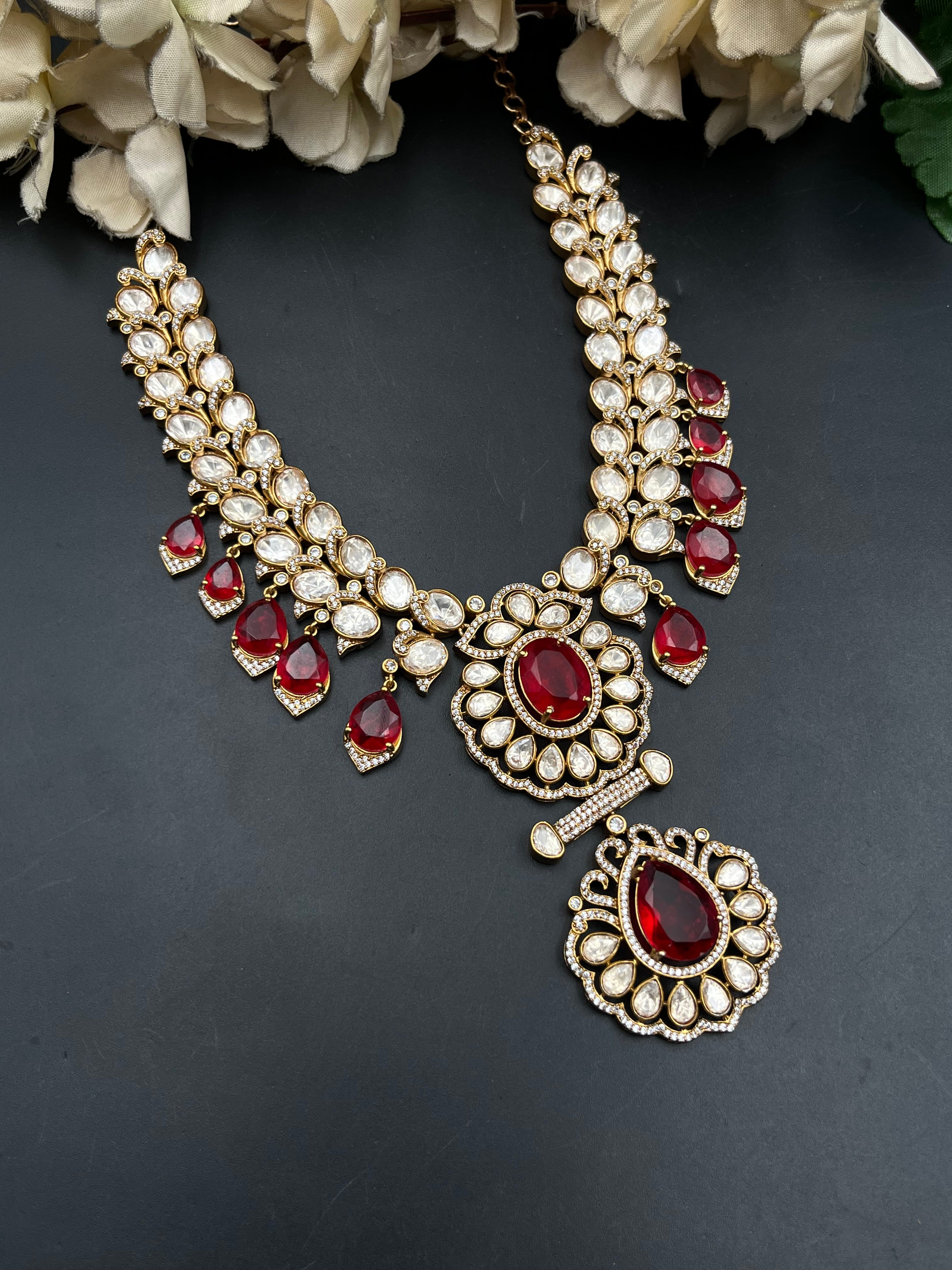 PENU NECKLACE