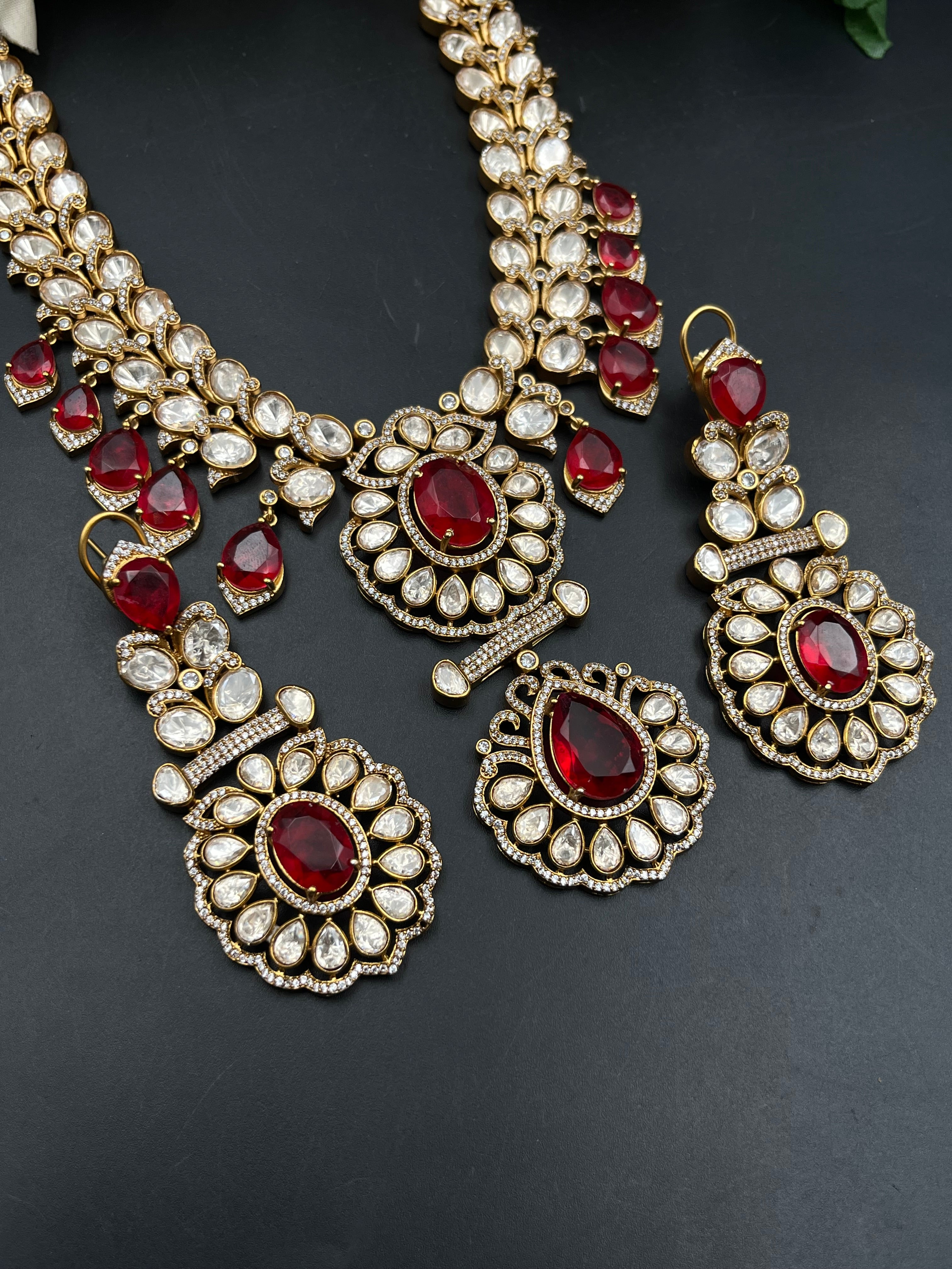 PENU NECKLACE