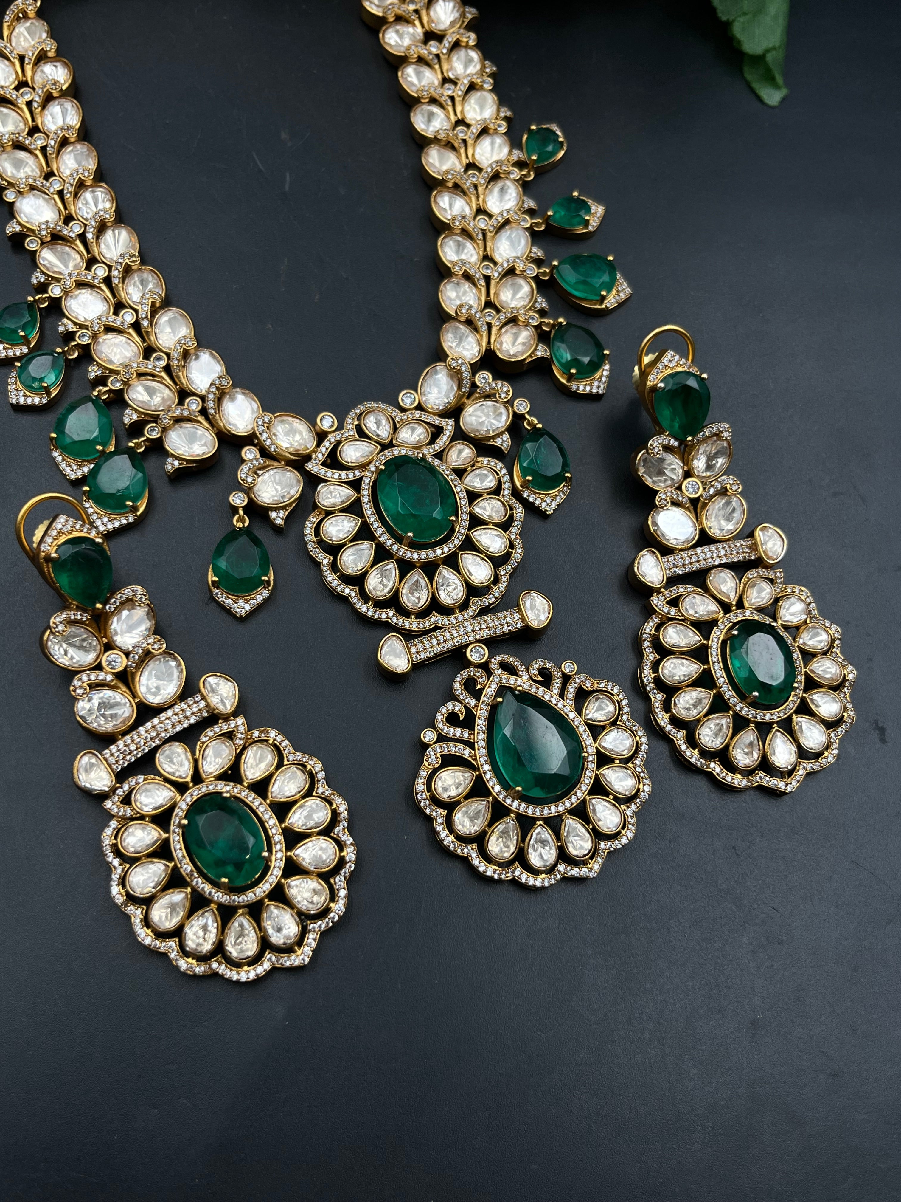 PENU NECKLACE