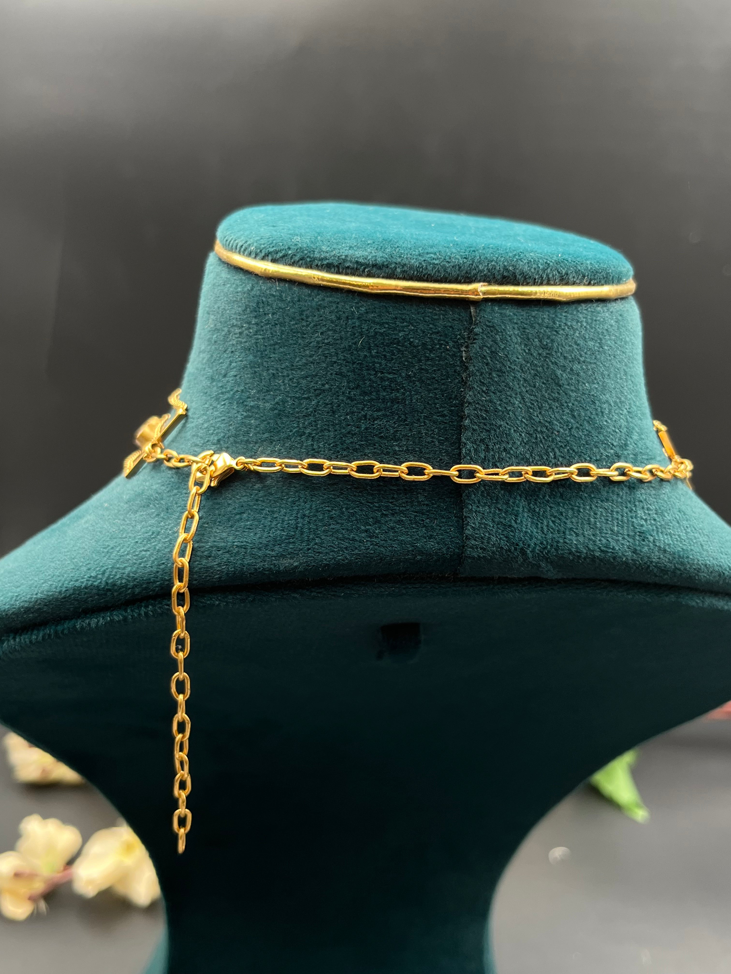 MONI NECKLACE
