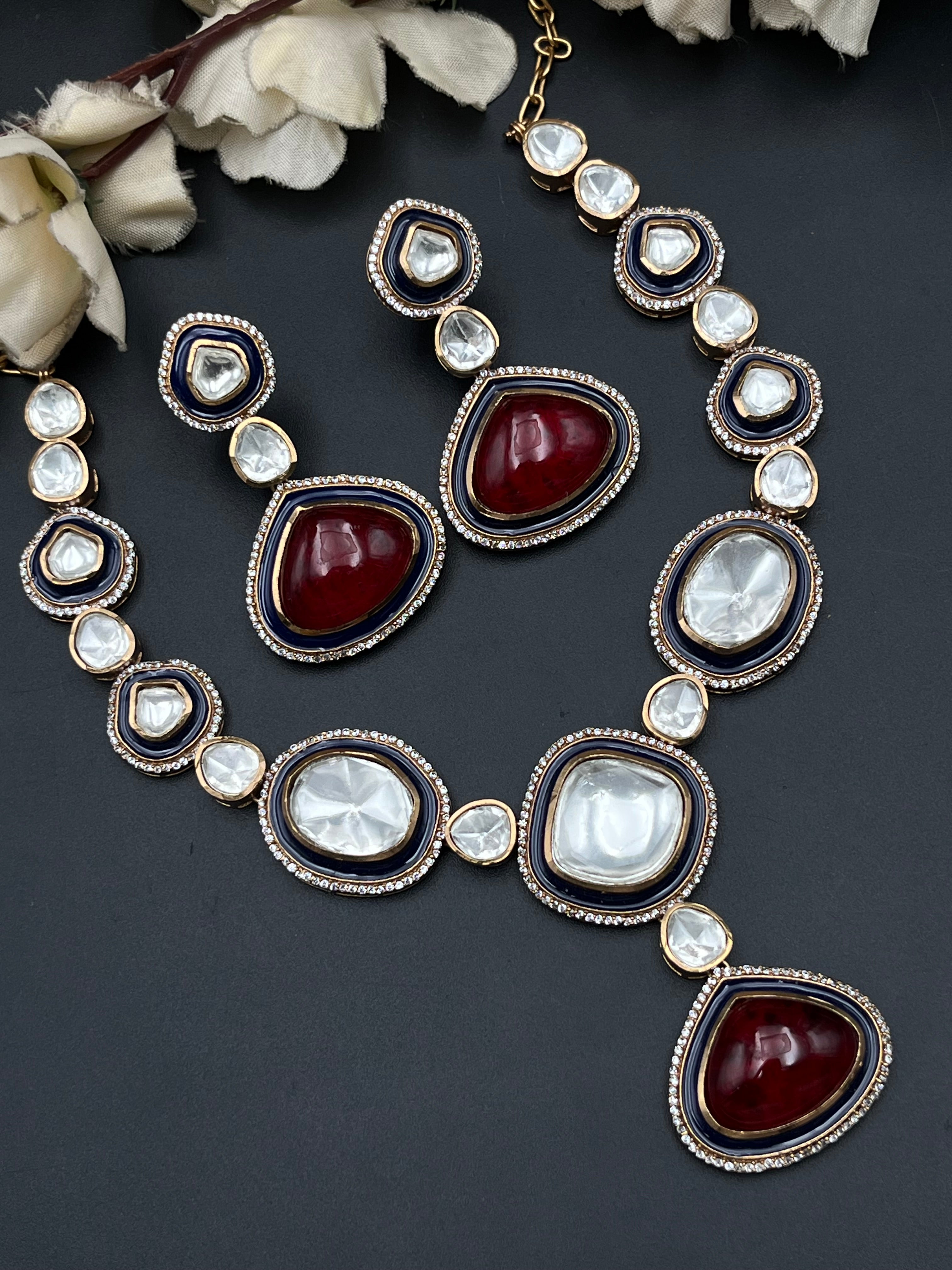 INYA NECKLACE