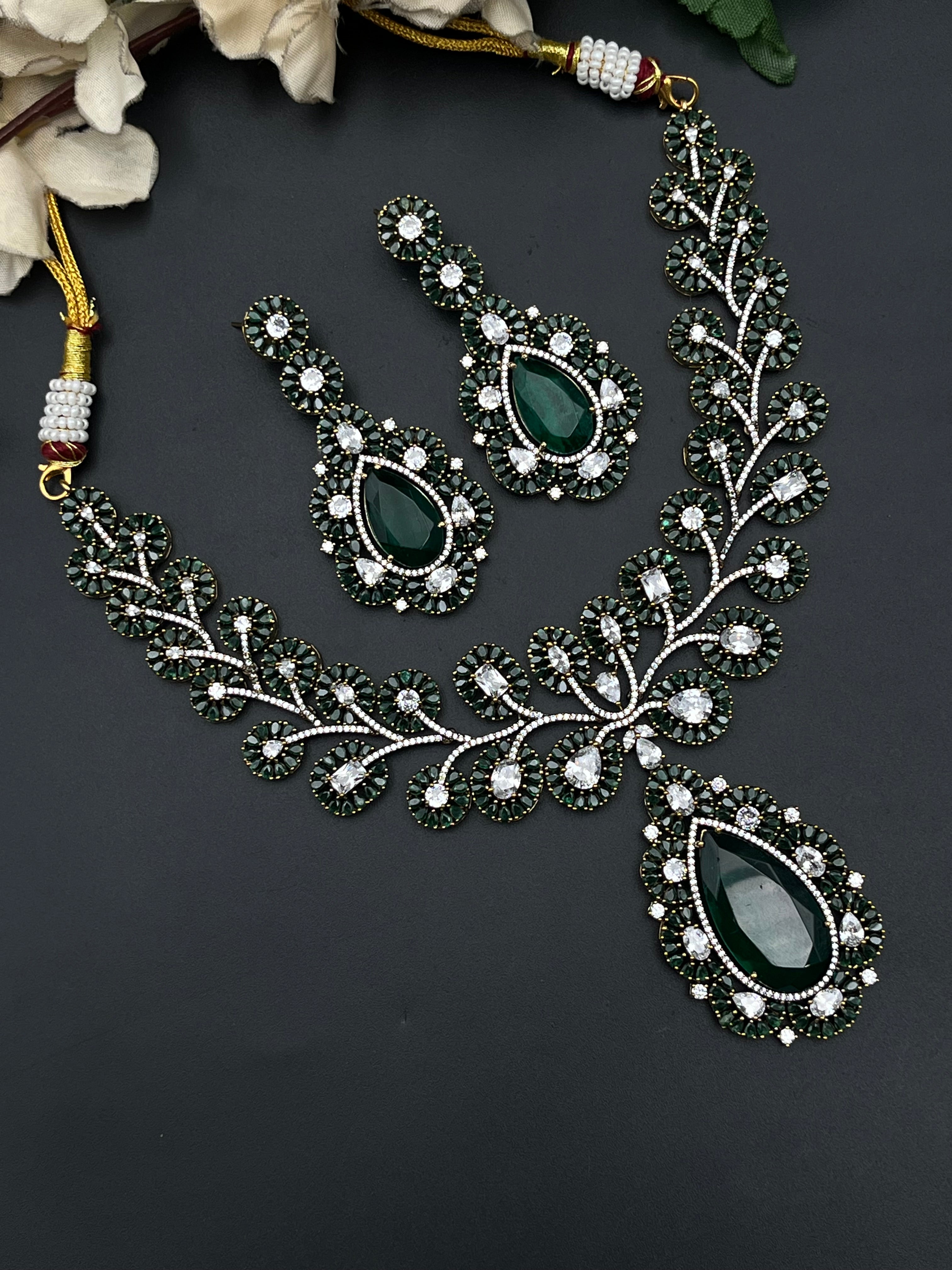 RAYAN NECKLACE