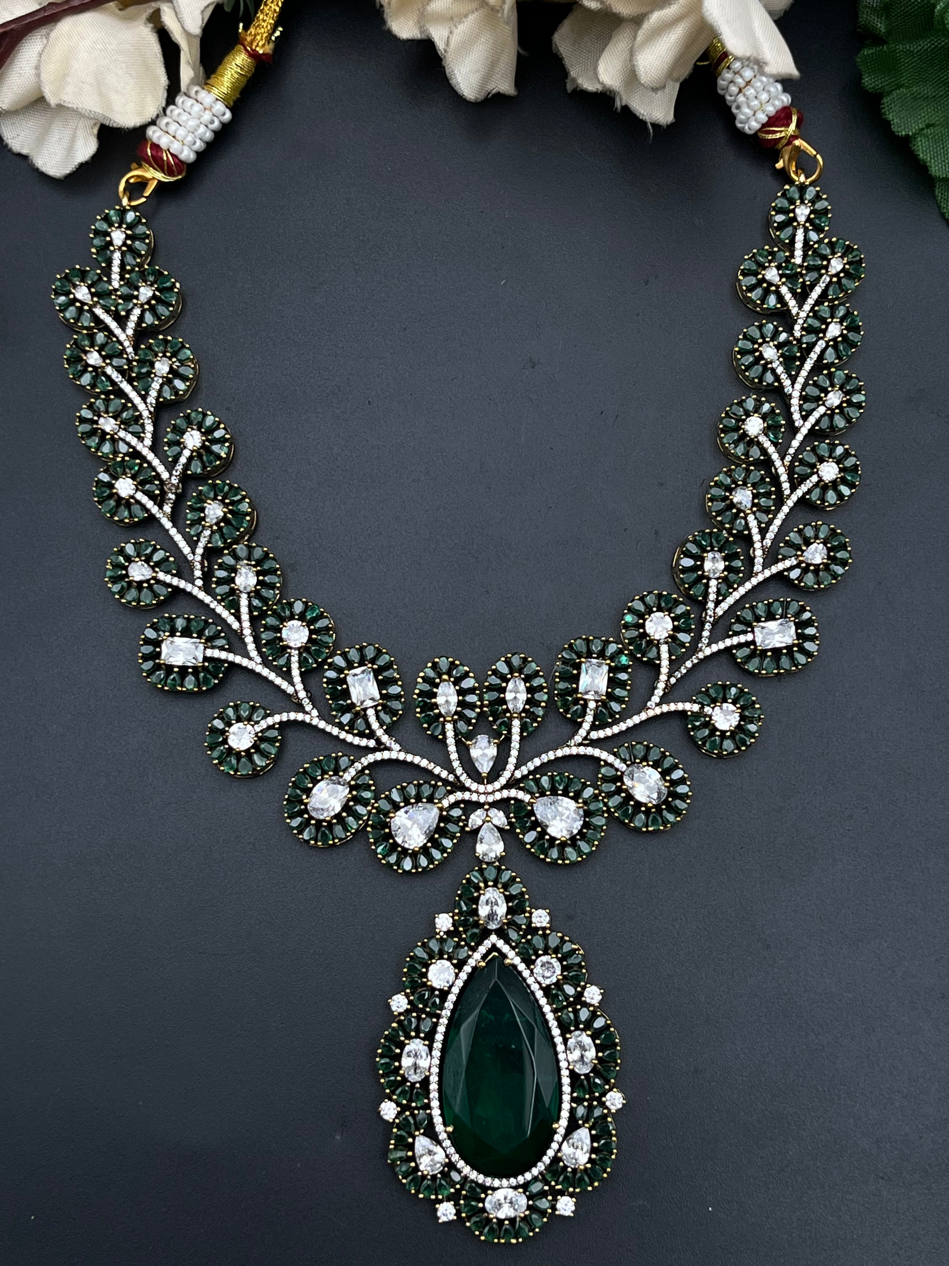 RAYAN NECKLACE