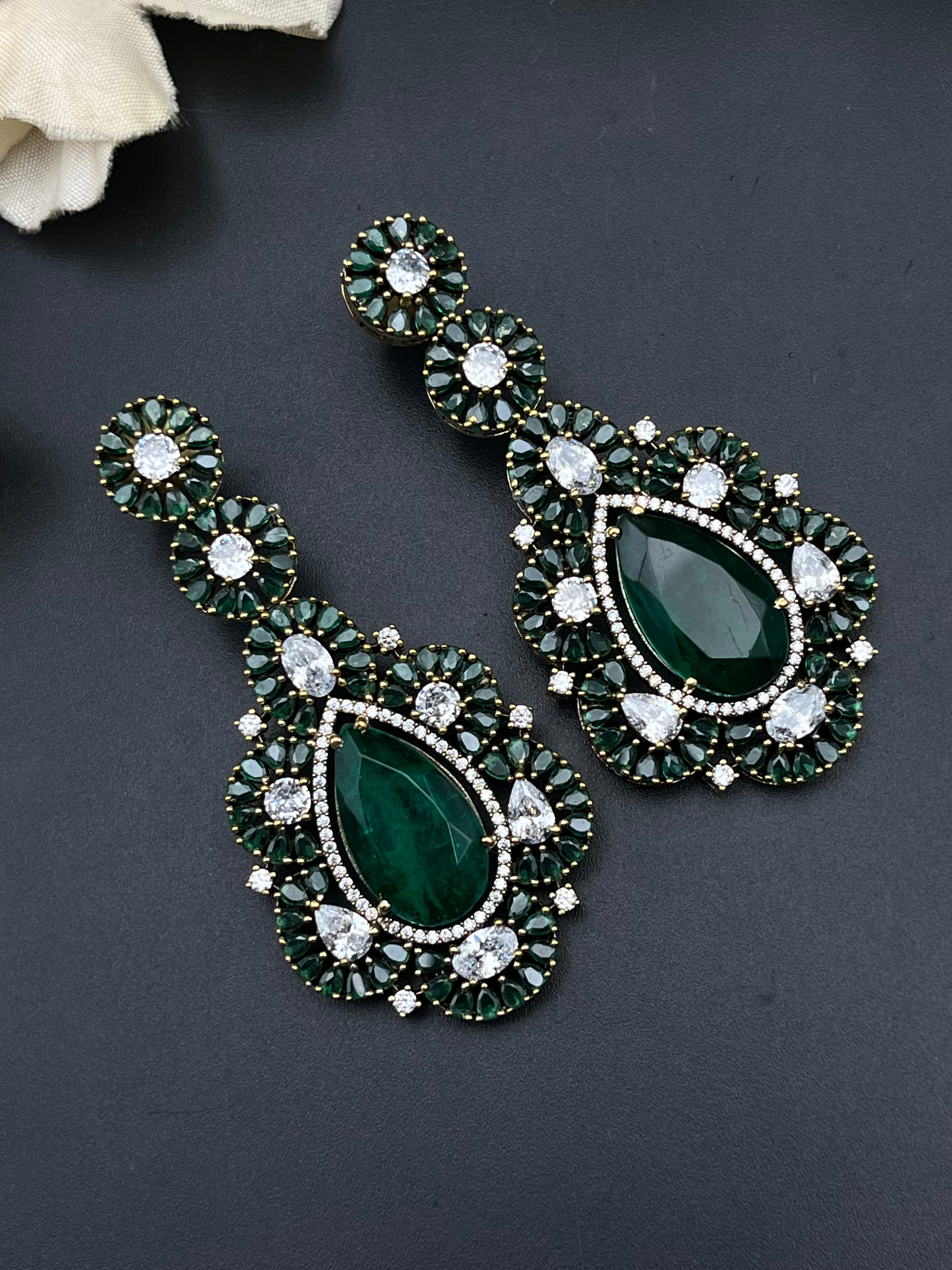 RAYAN NECKLACE
