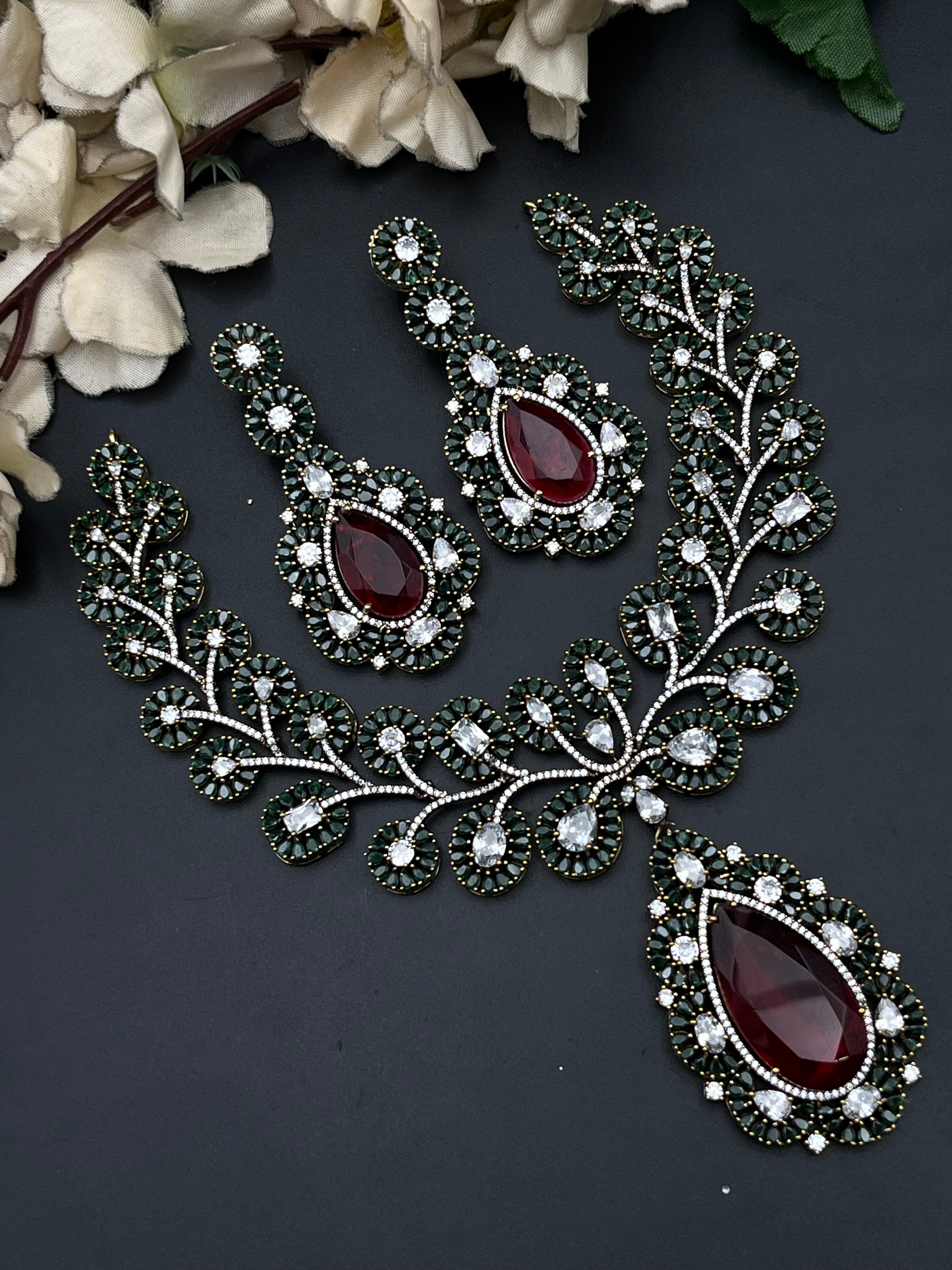 RAYAN NECKLACE