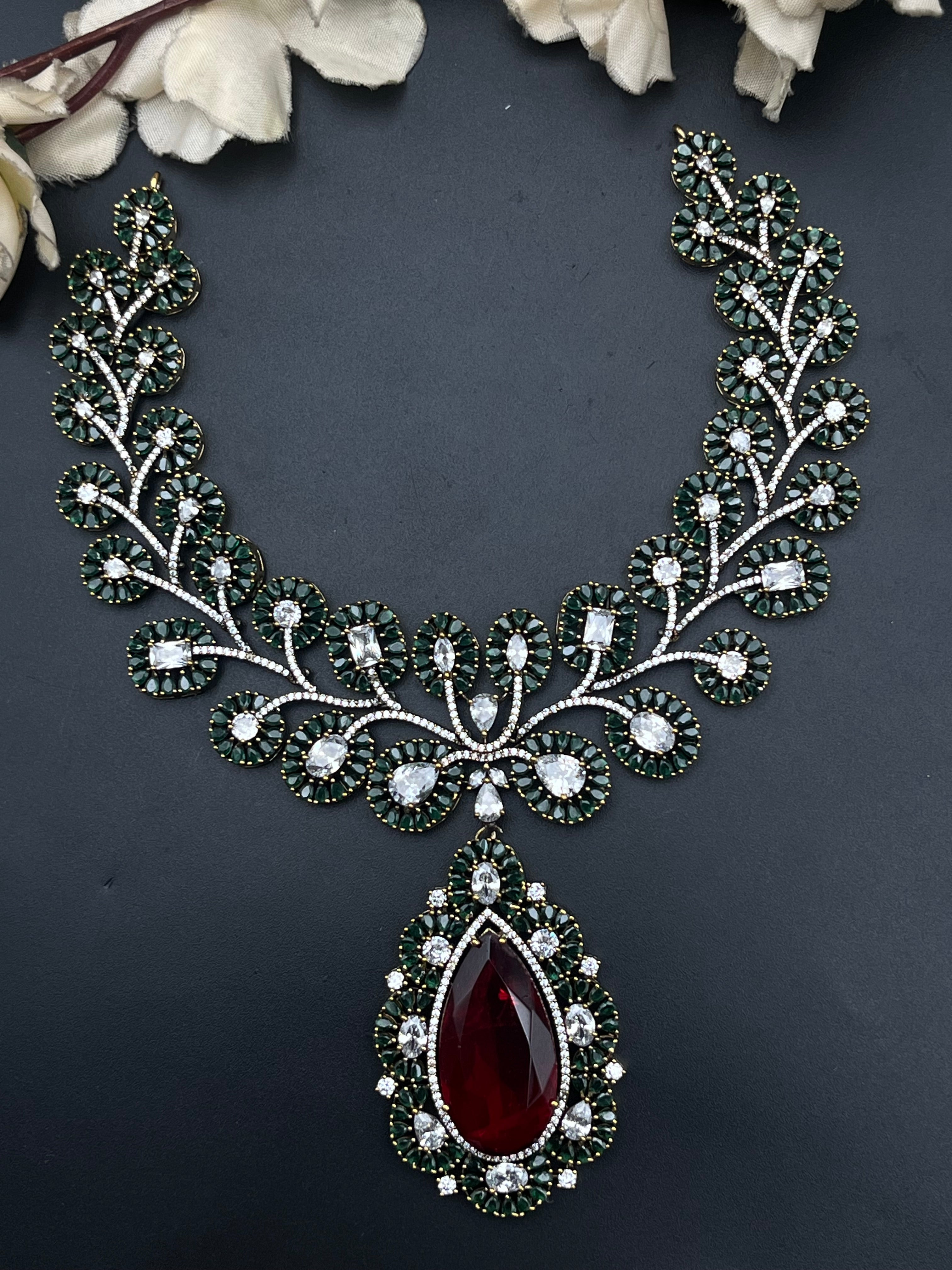 RAYAN NECKLACE