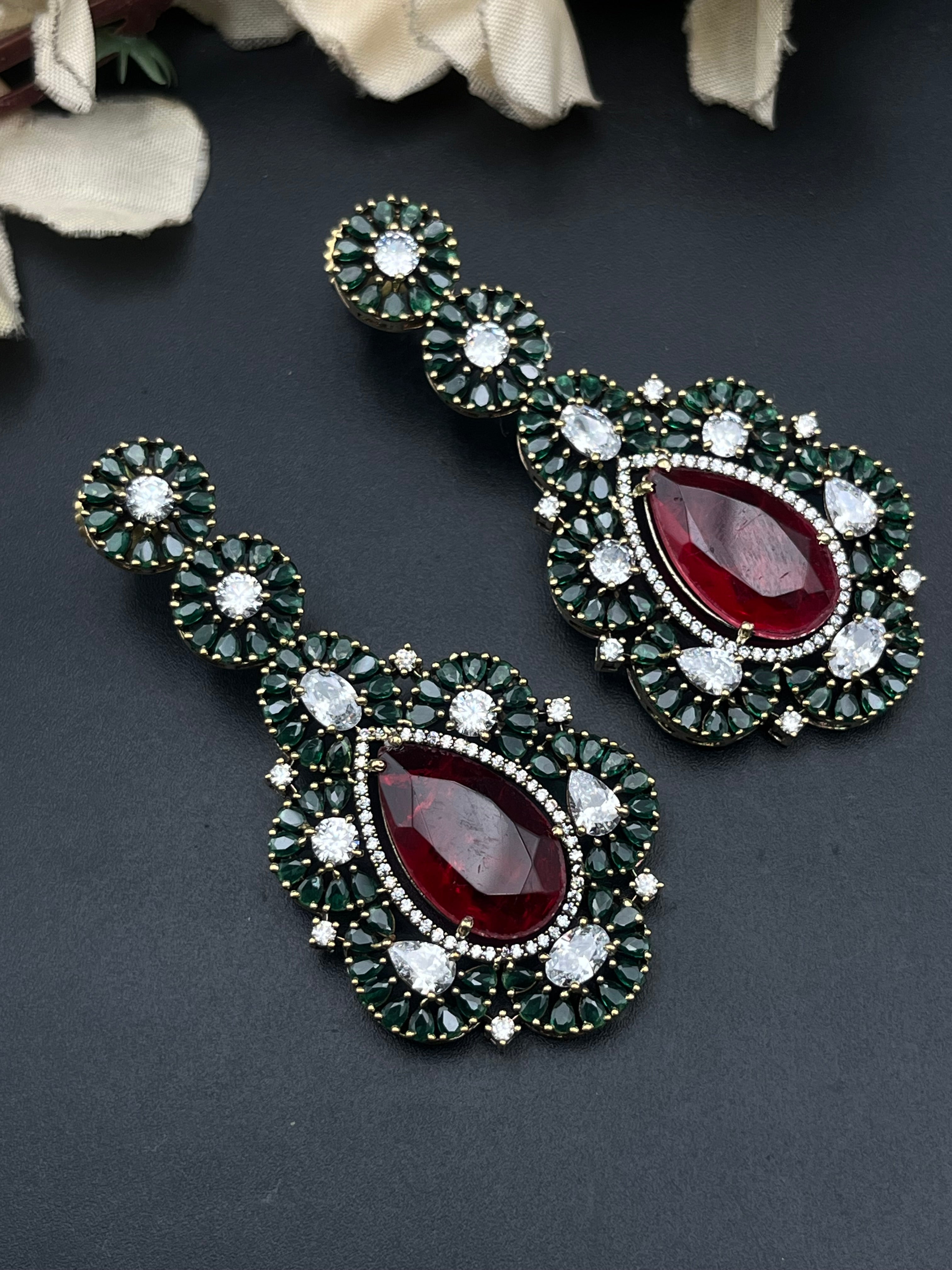 RAYAN NECKLACE