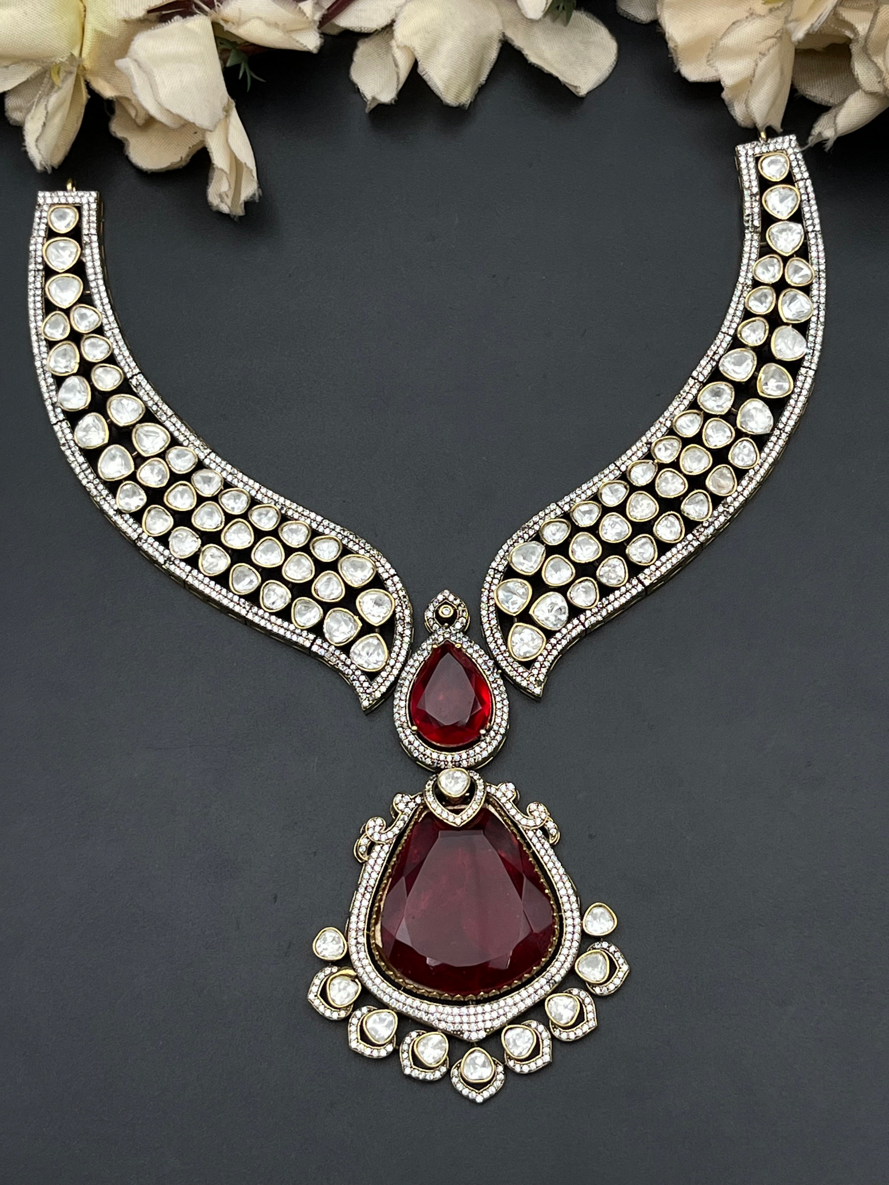 MINA NECKLACE