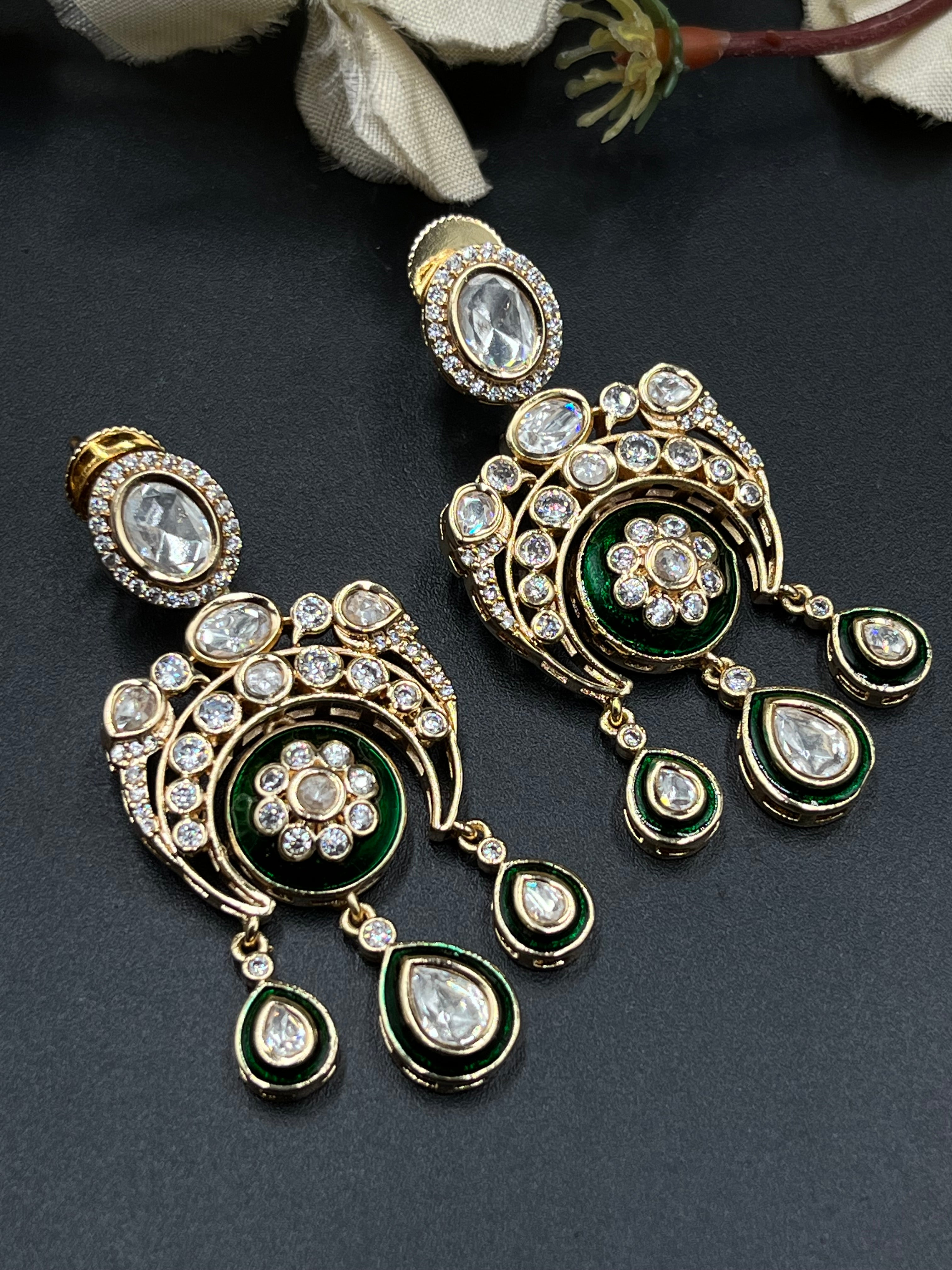 RIYA NECKLACE