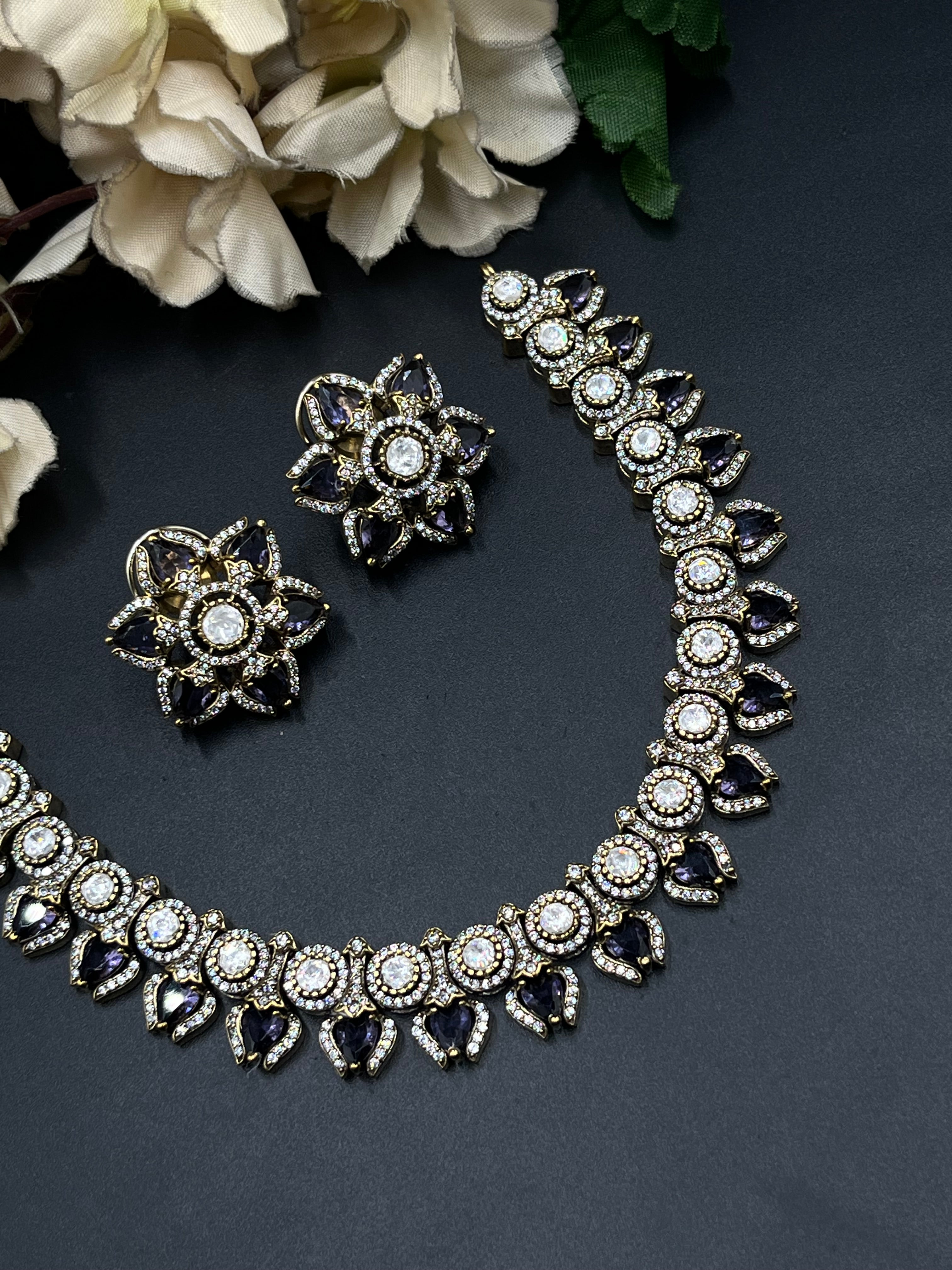 ROYA NECKLACE