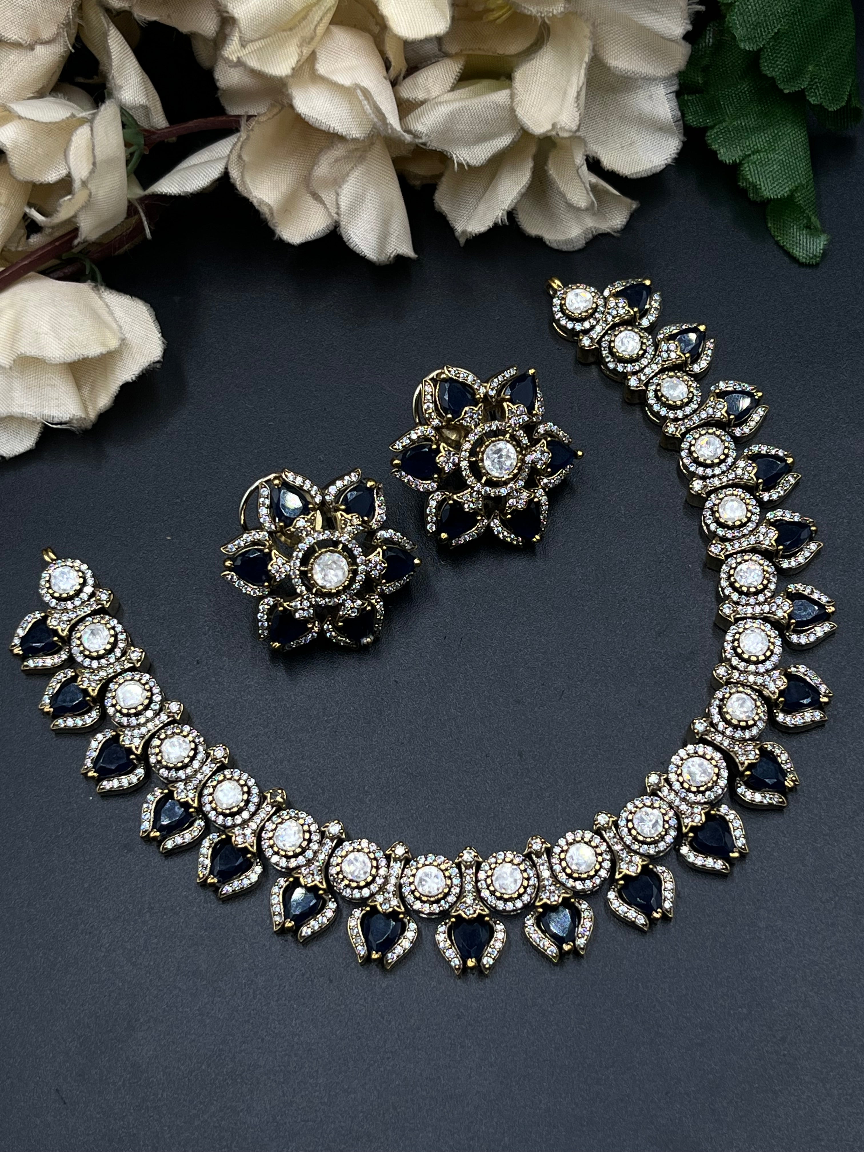 ROYA NECKLACE