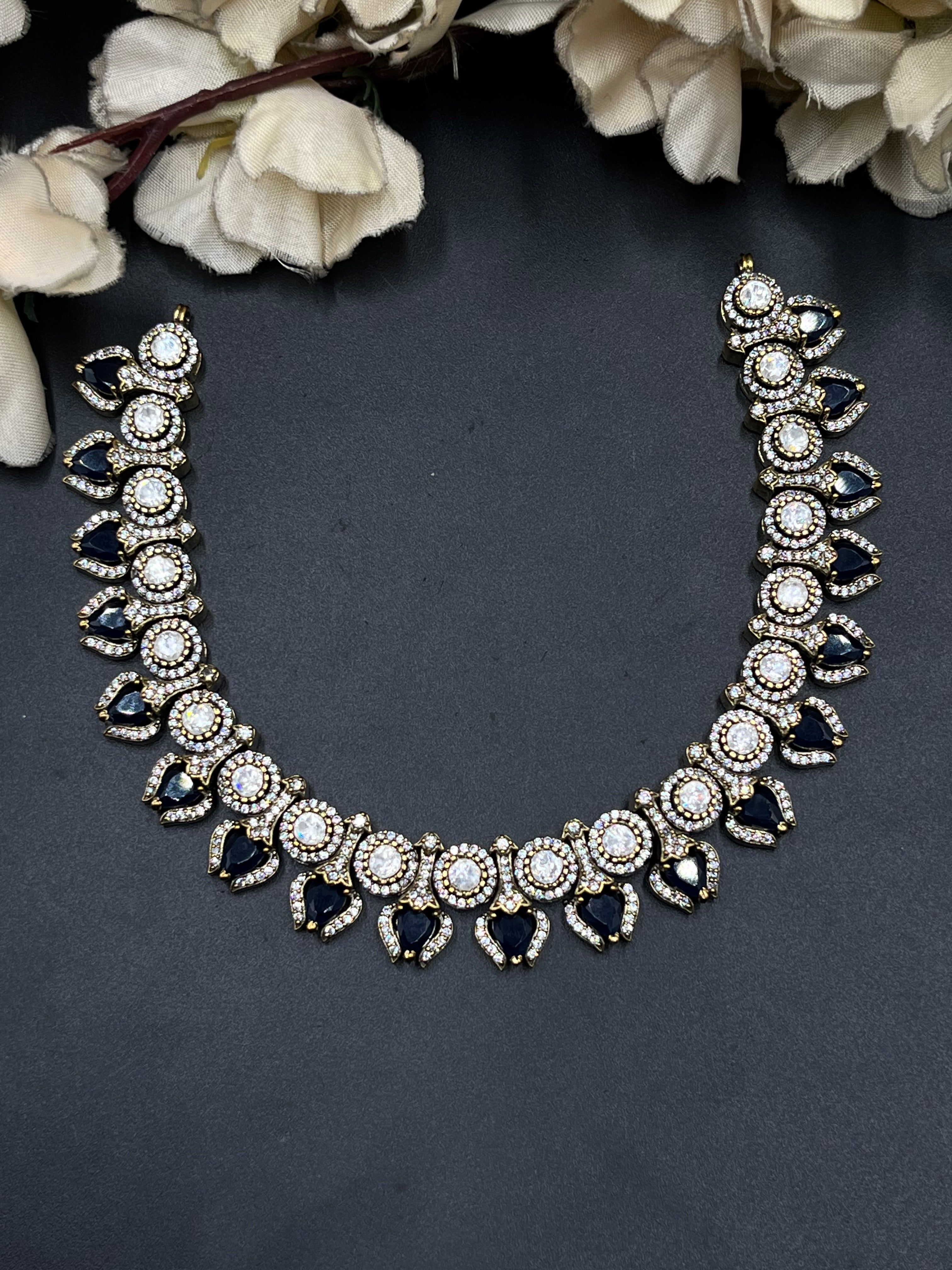 ROYA NECKLACE