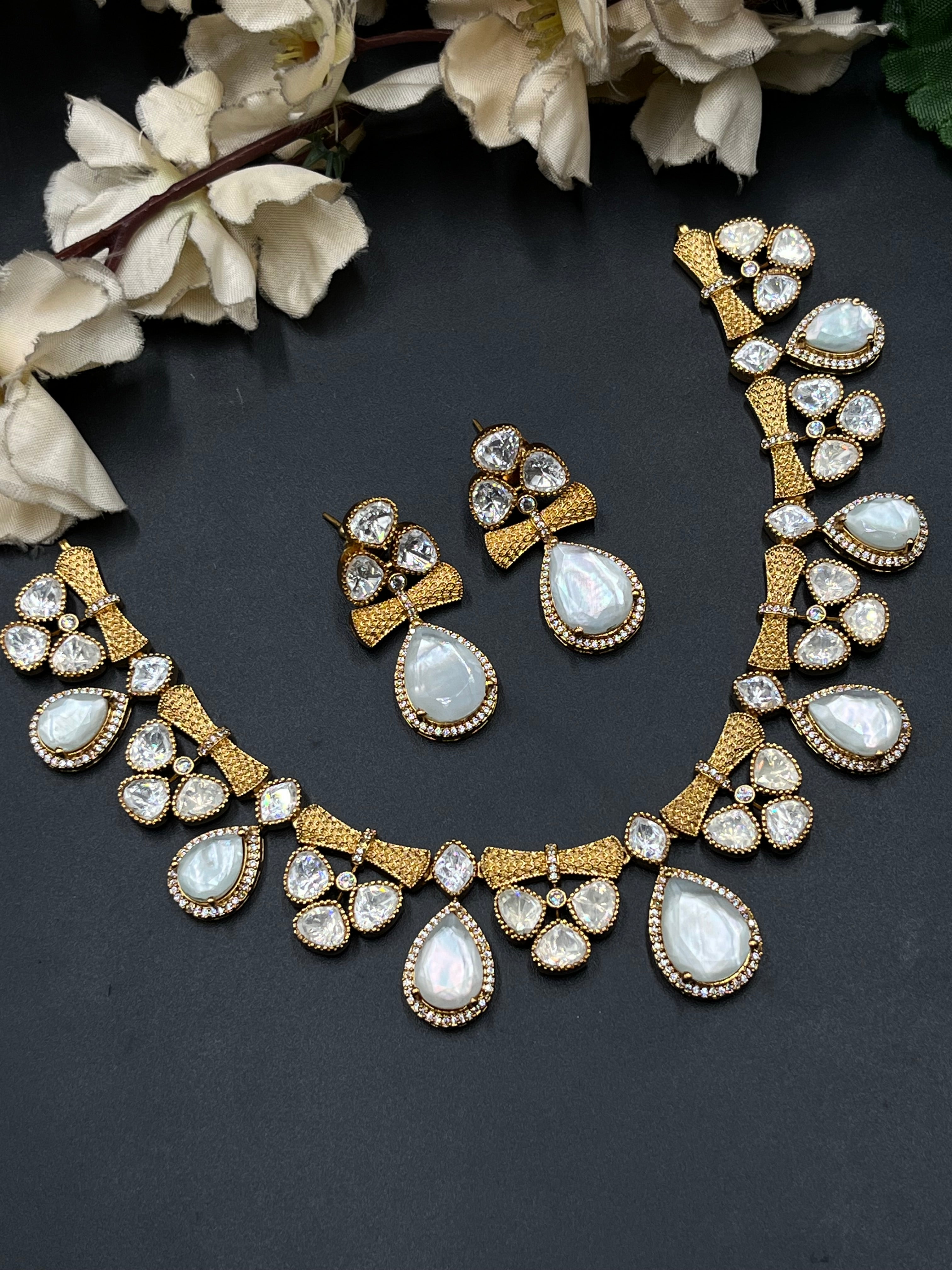ASHIYA  NECKLACE