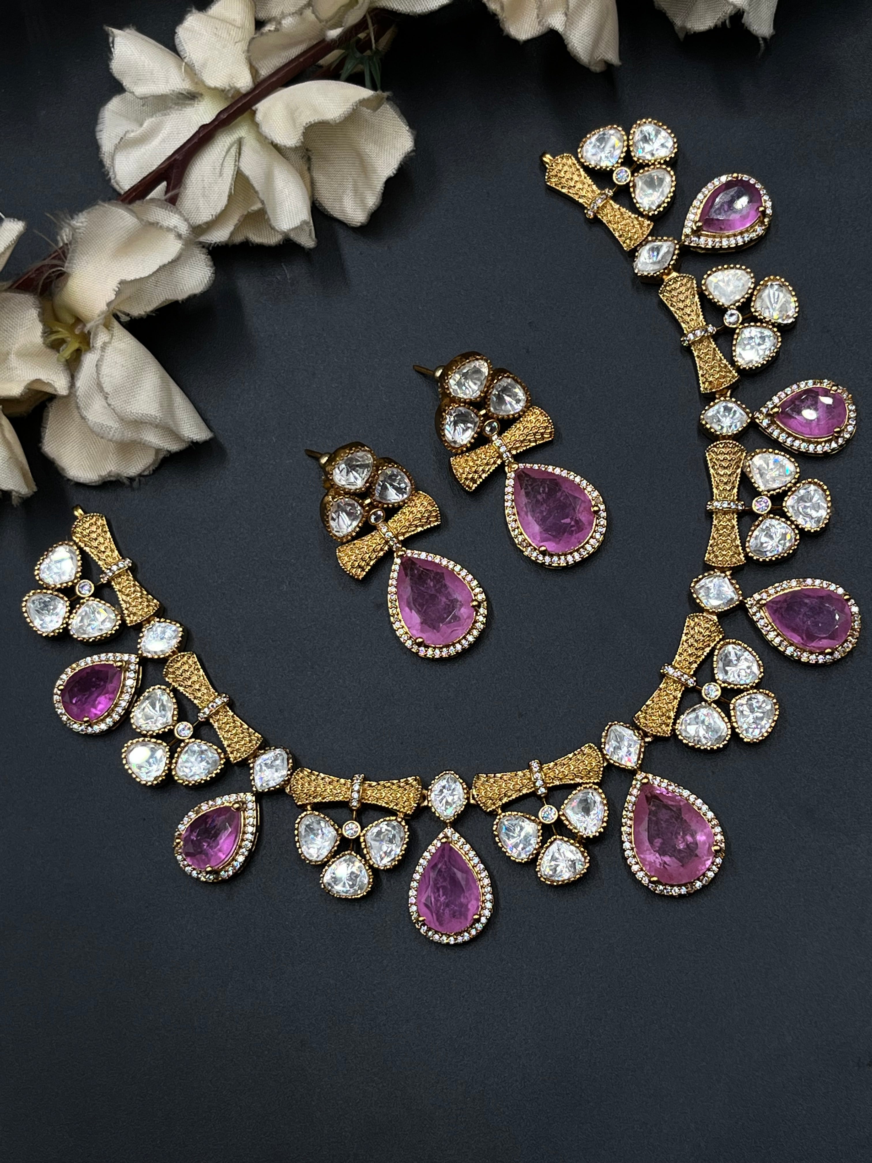 ASHIYA  NECKLACE